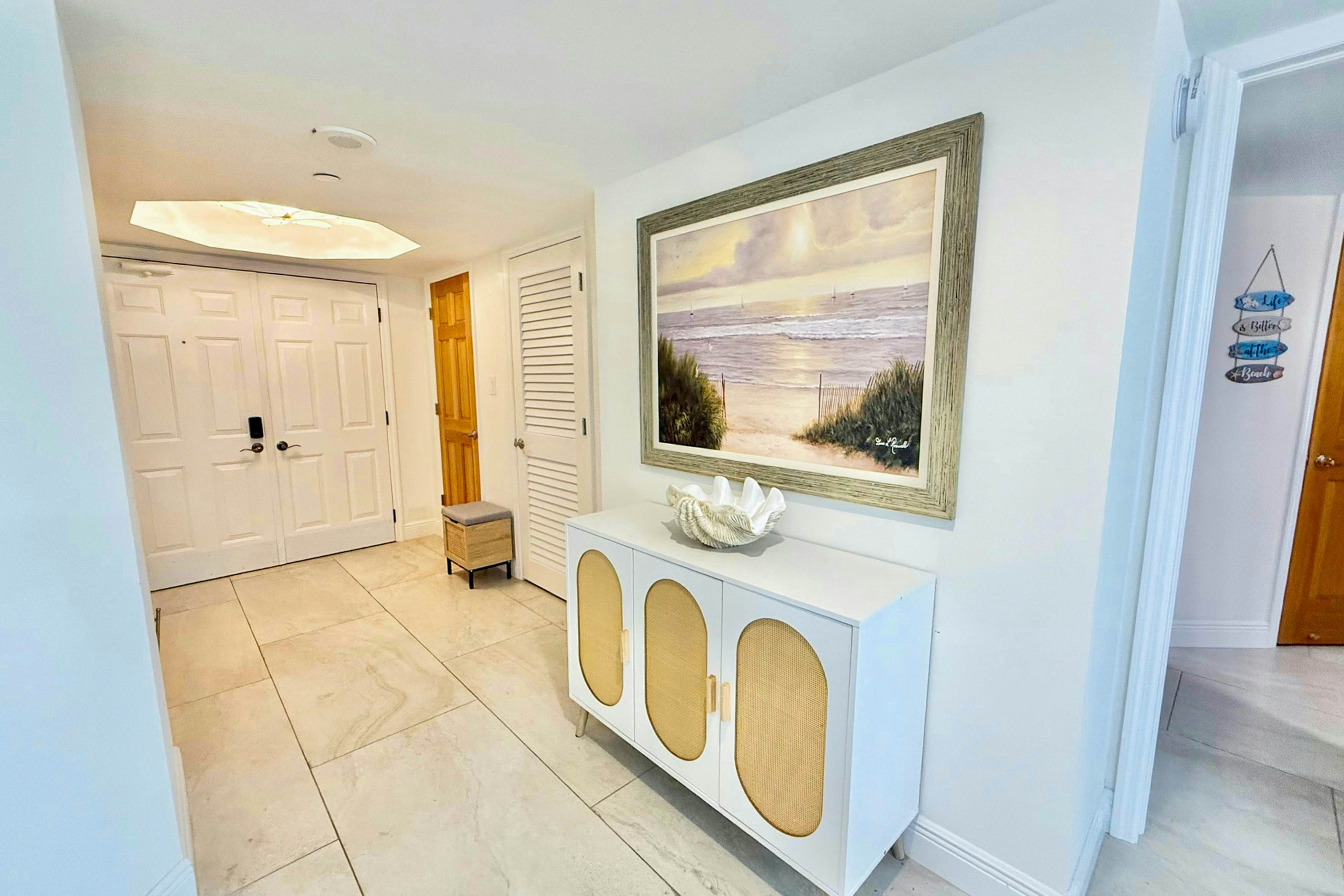 Gulf front condo with amazing views, W/D, resort amenities, pool & hot tub