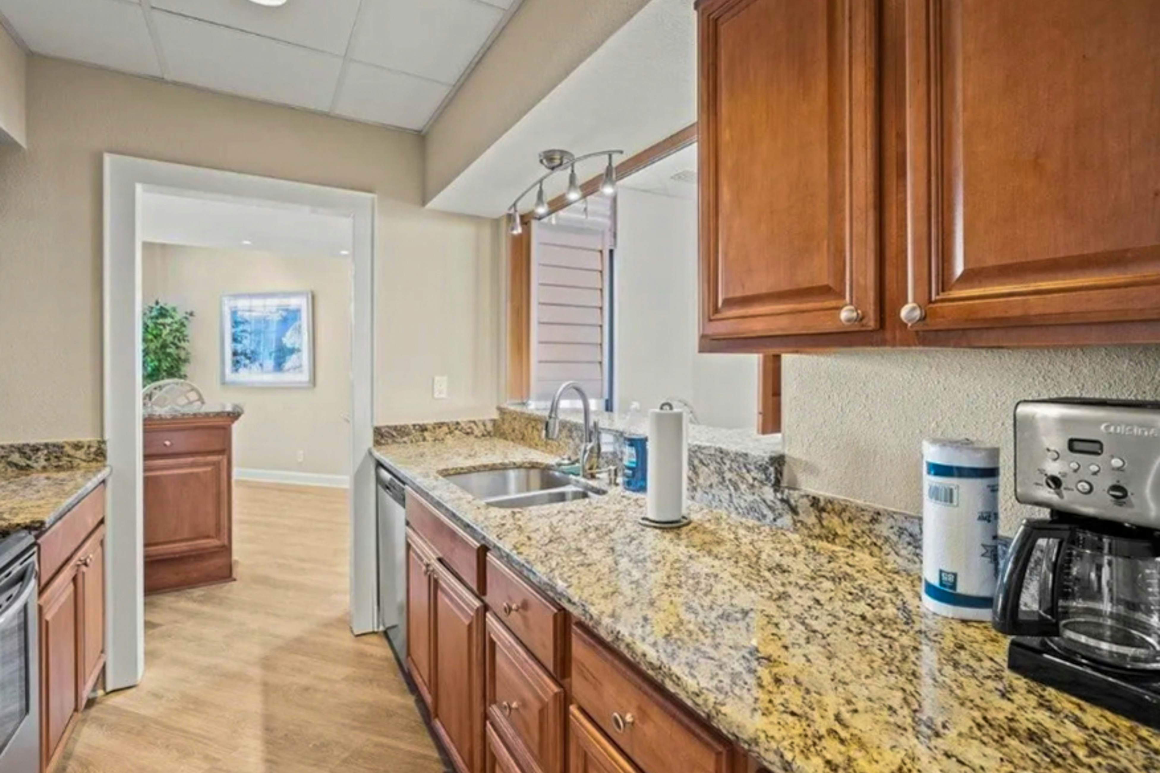 Gulf front condo with amazing views, W/D, resort amenities, pool & hot tub