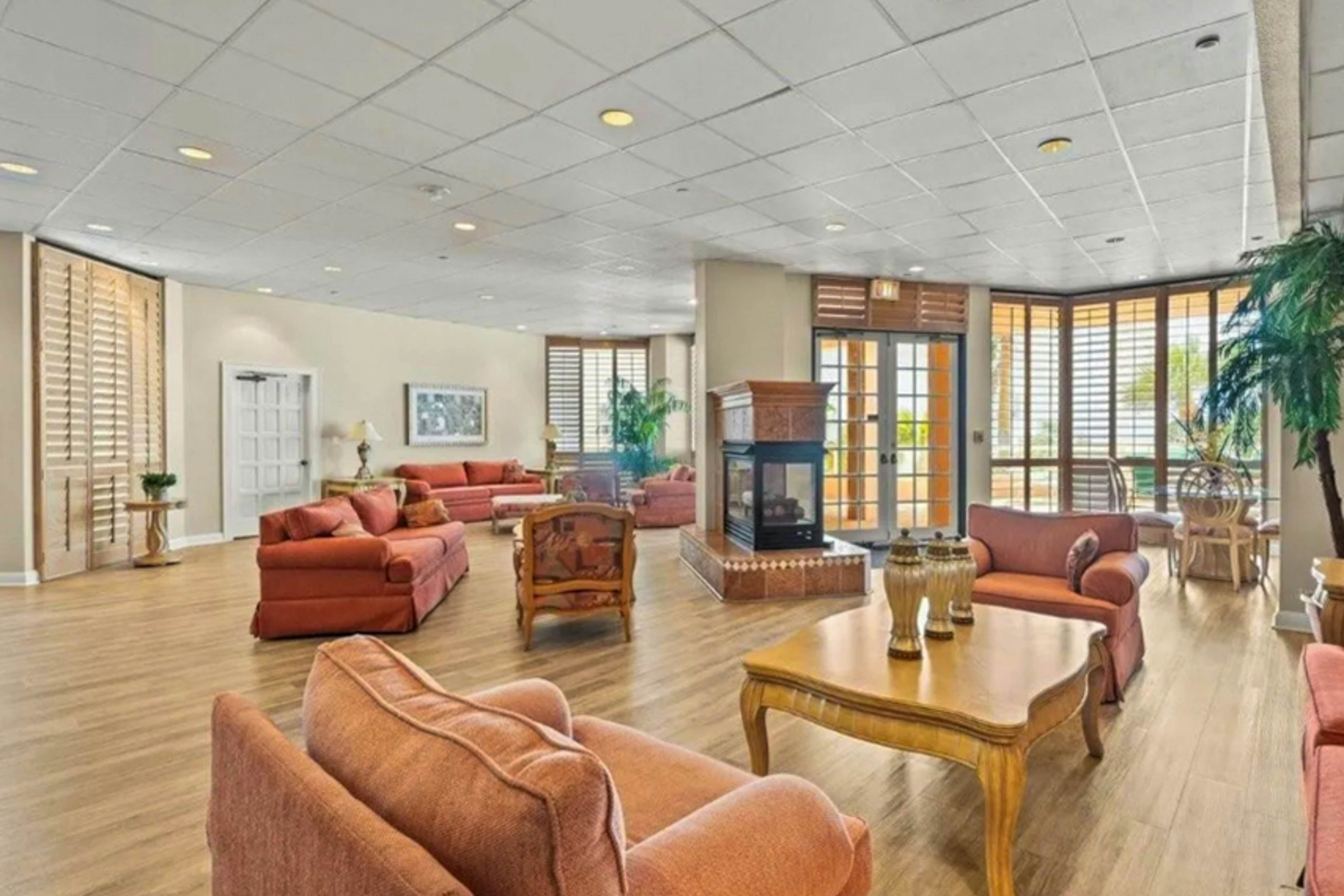 Gulf front condo with amazing views, W/D, resort amenities, pool & hot tub