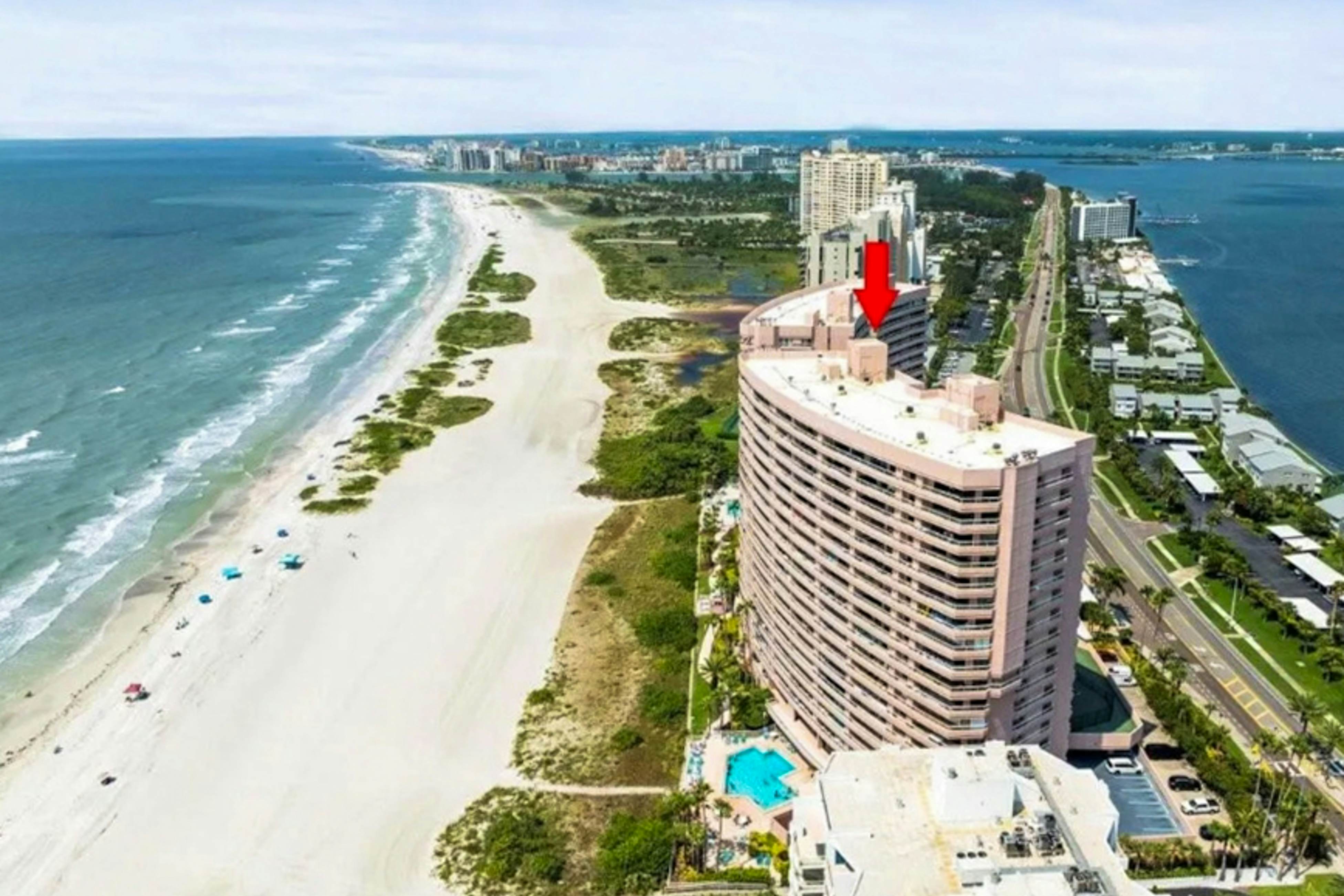 Gulf front condo with amazing views, W/D, resort amenities, pool & hot tub