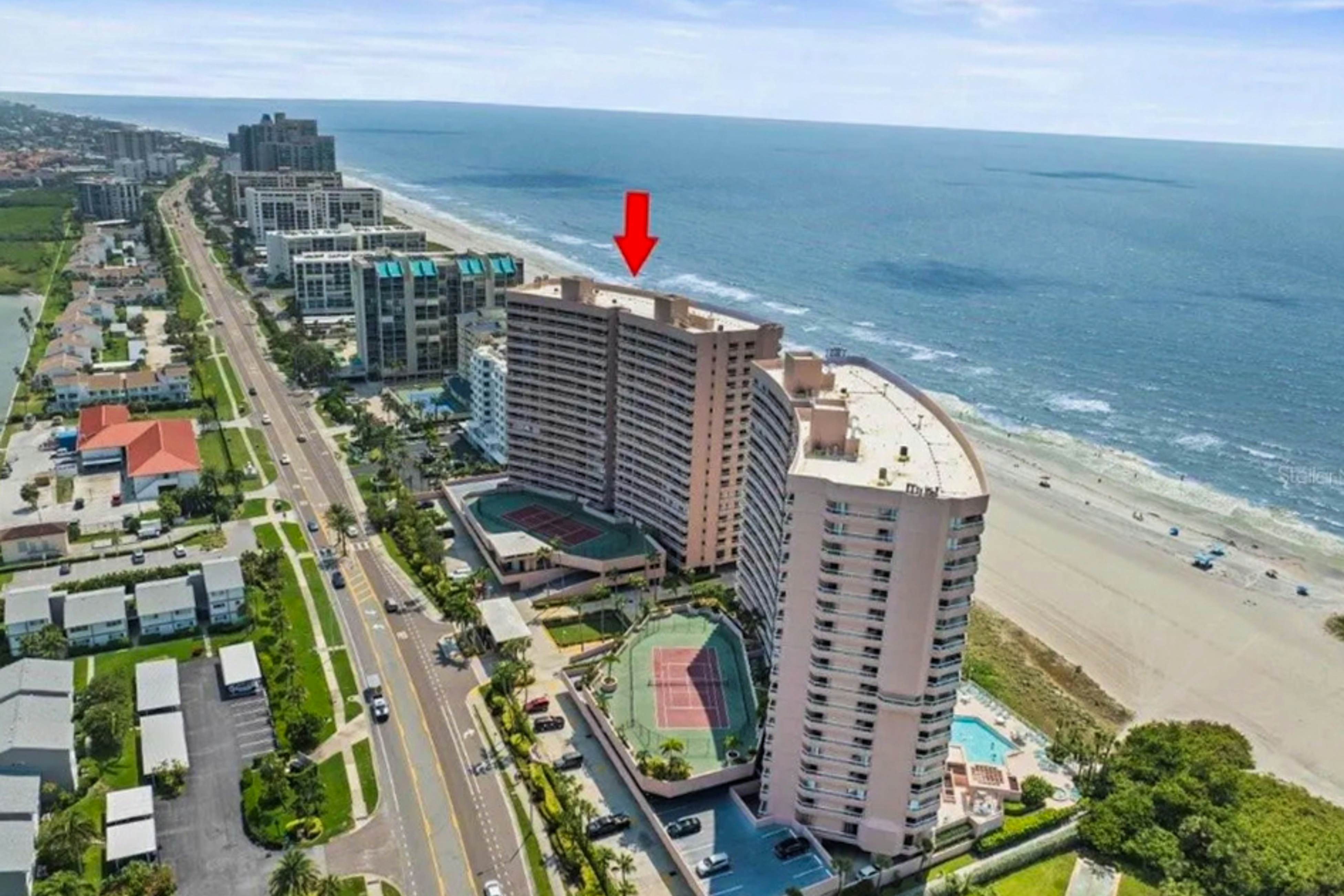 Gulf front condo with amazing views, W/D, resort amenities, pool & hot tub