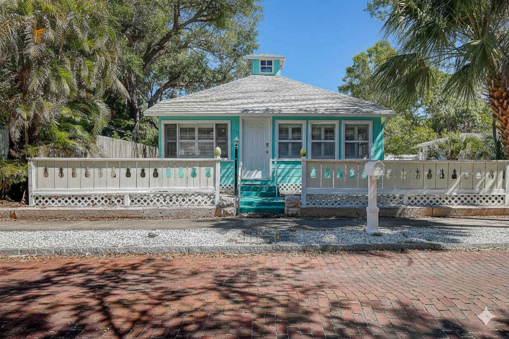 Charming Downtown Gulfport Escape | Snowbird Friendly