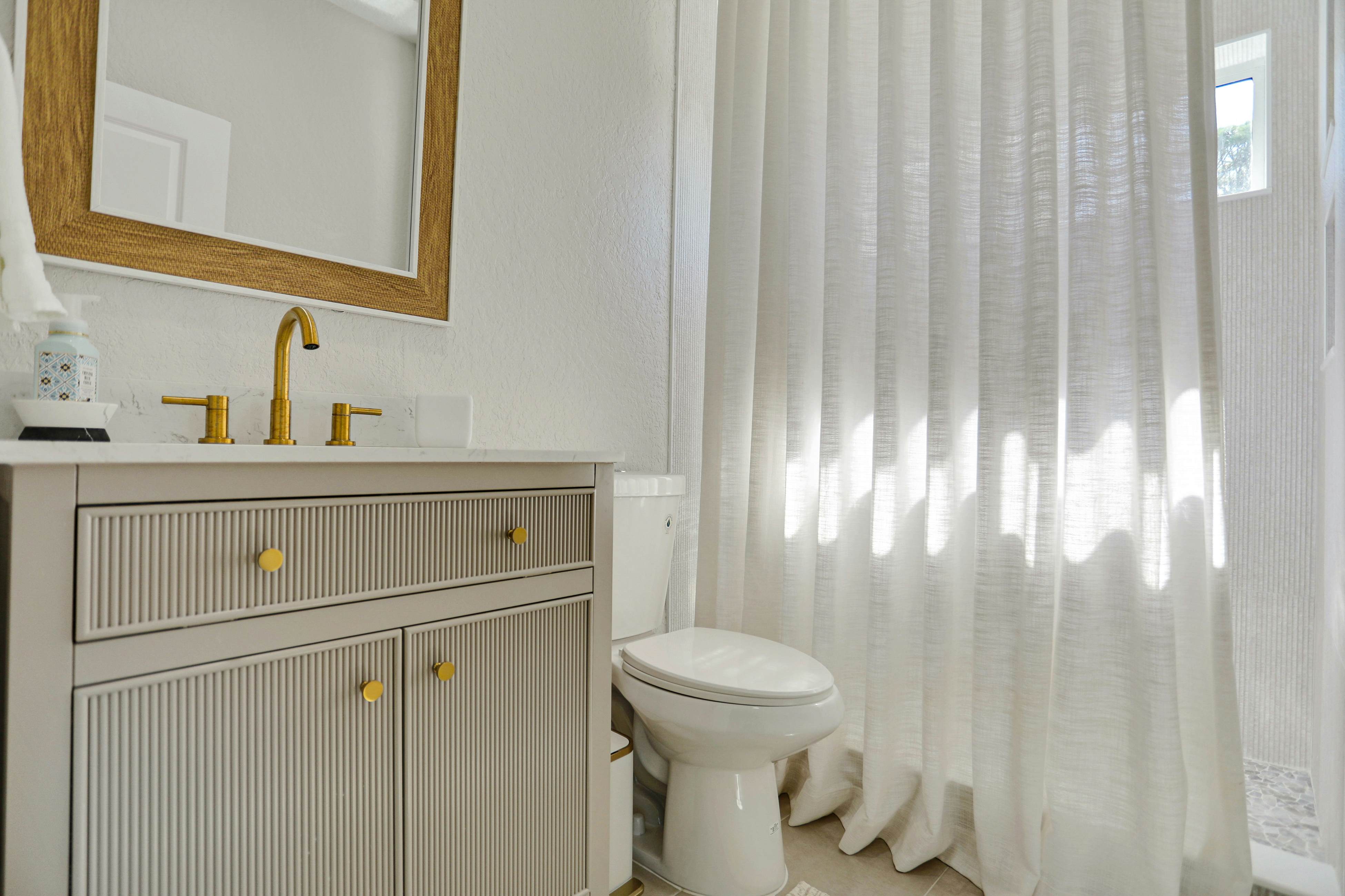 Luxurious waterfront home w pool game room dock