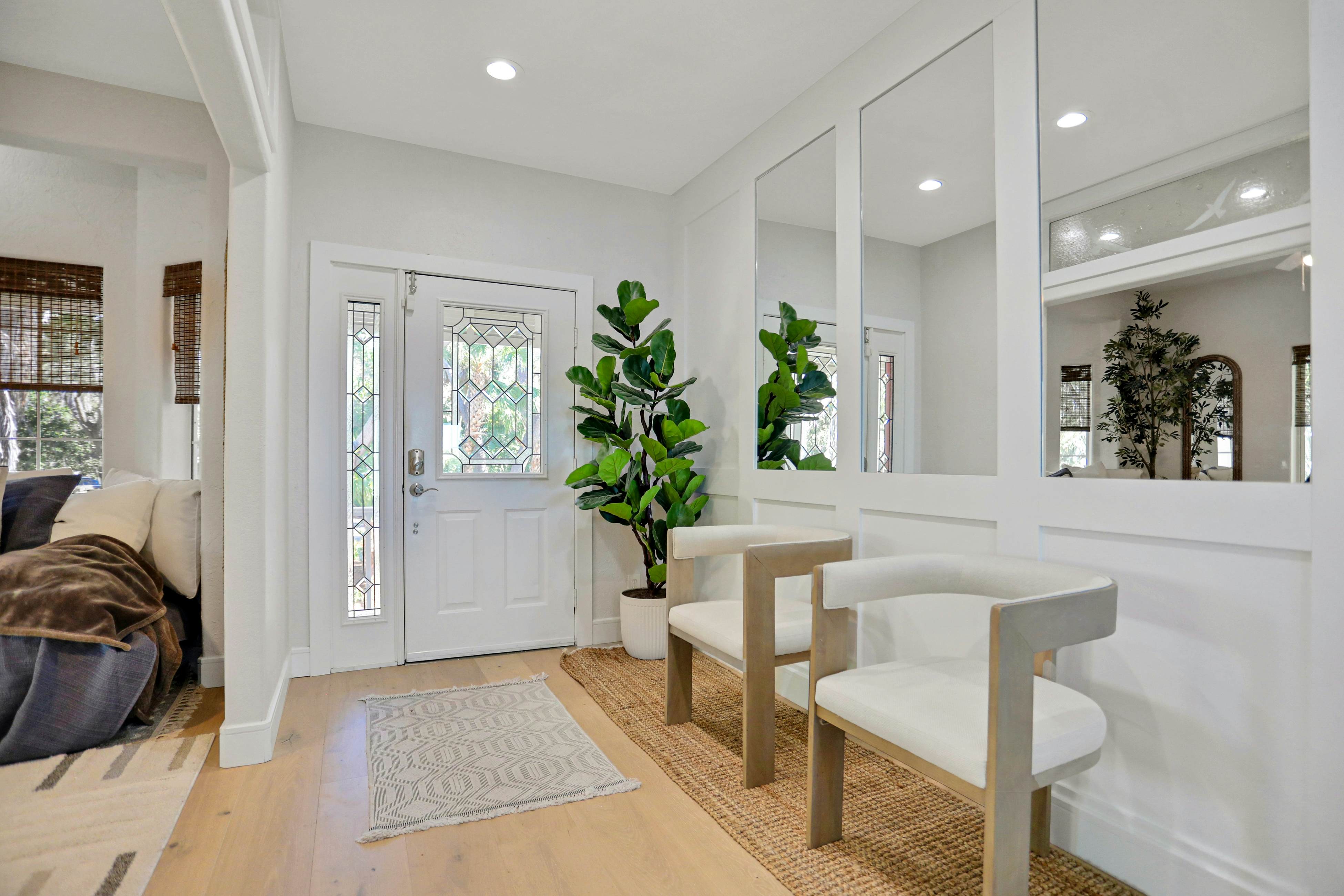 Luxurious waterfront home w pool game room dock