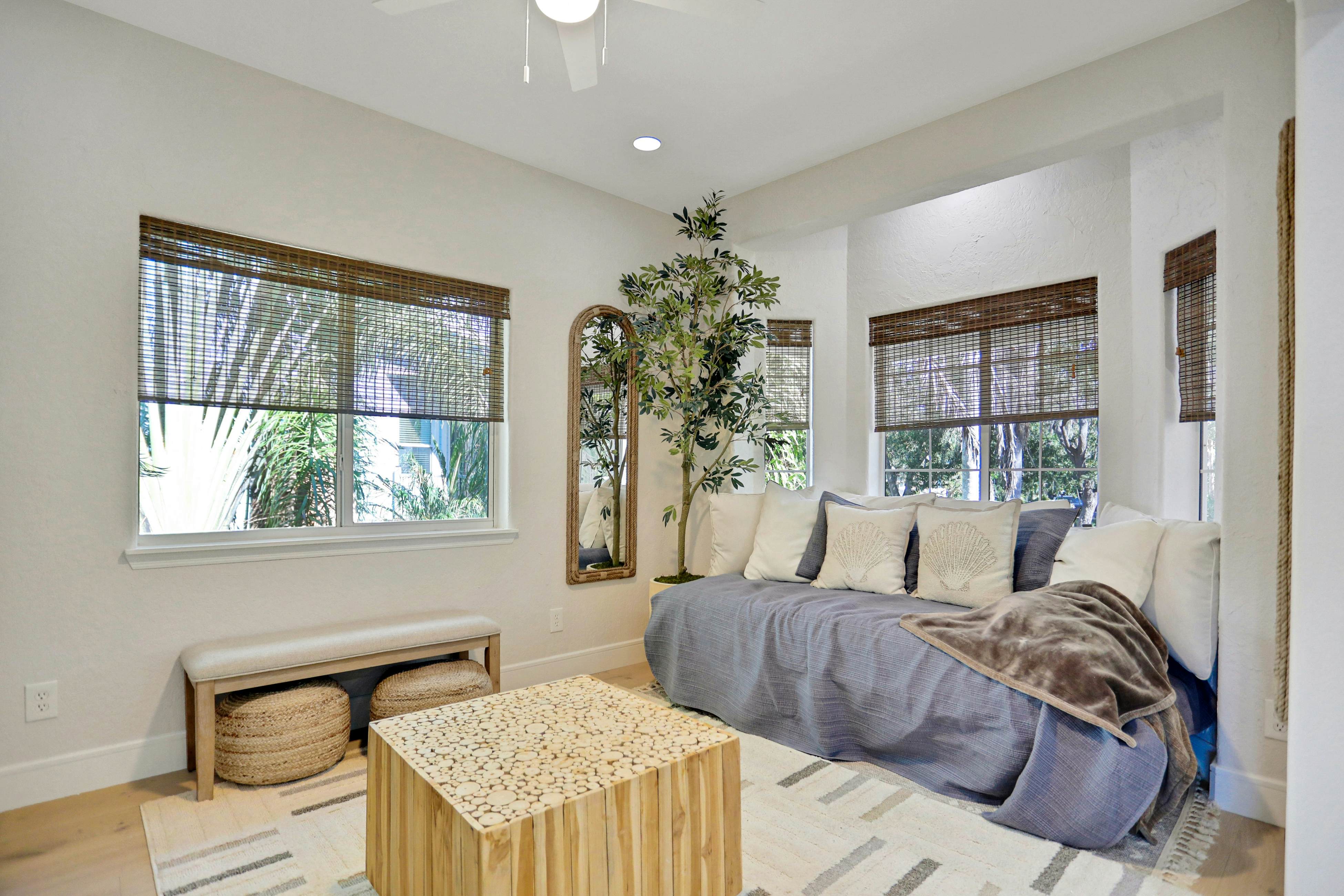 Luxurious waterfront home w pool game room dock