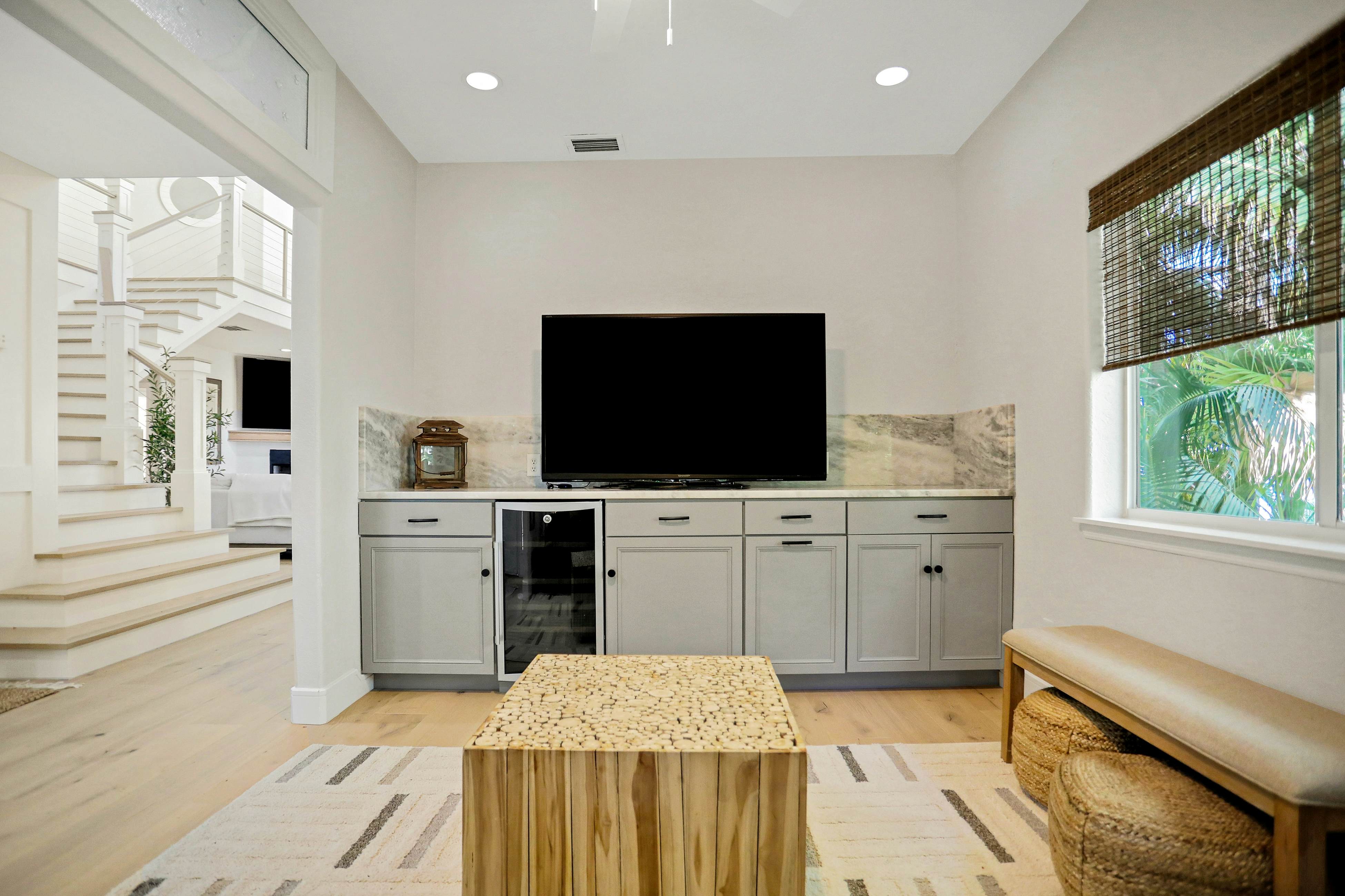 Luxurious waterfront home w pool game room dock