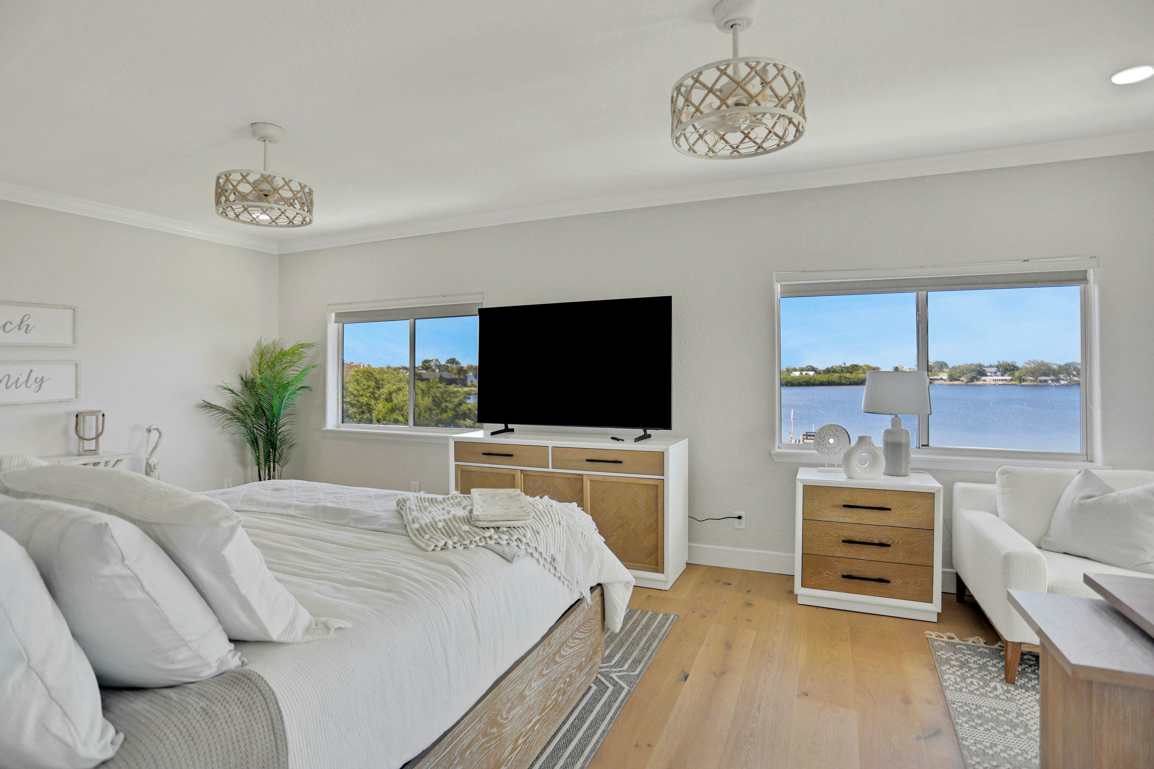 Luxurious waterfront home w pool game room dock