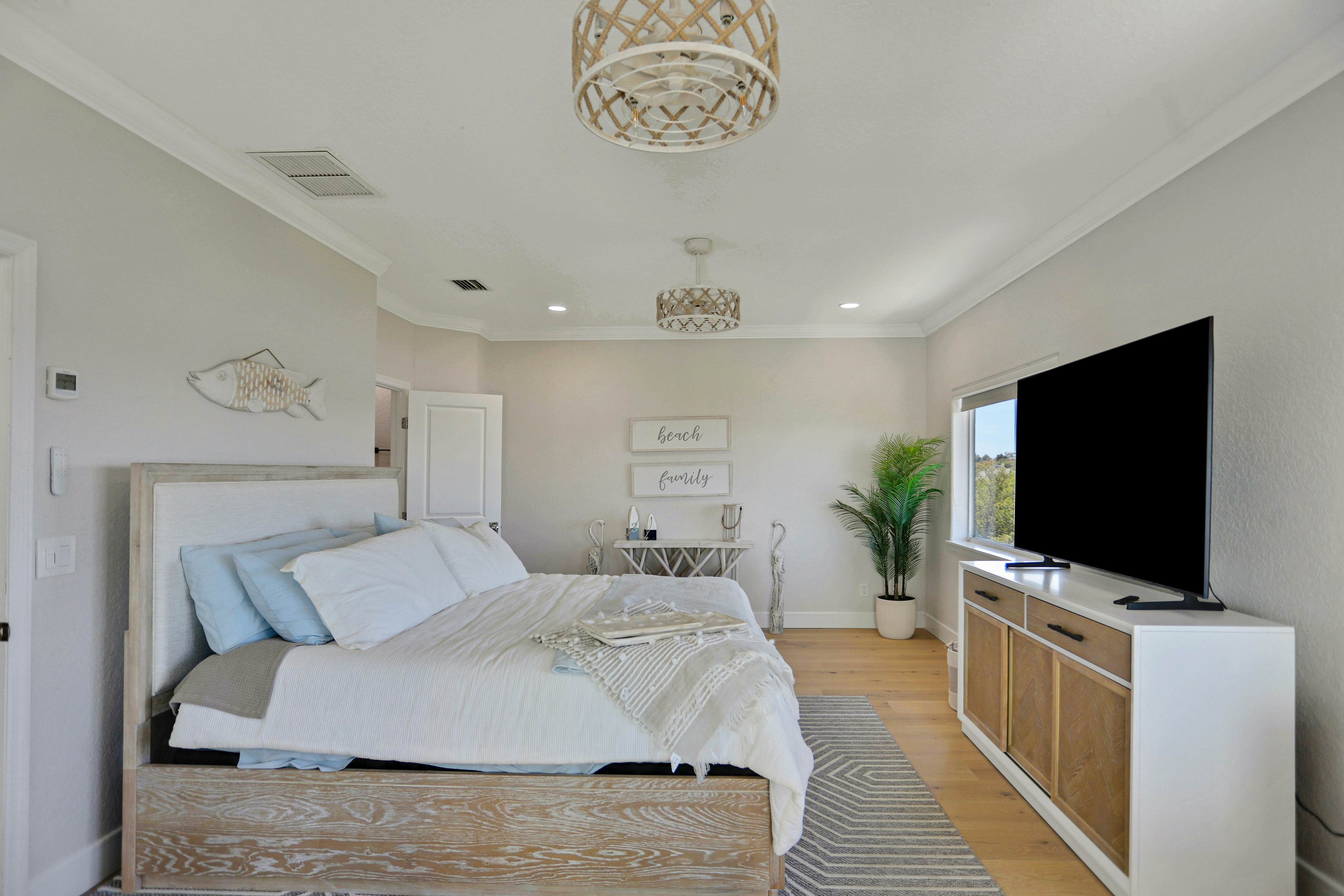 Luxurious waterfront home w pool game room dock