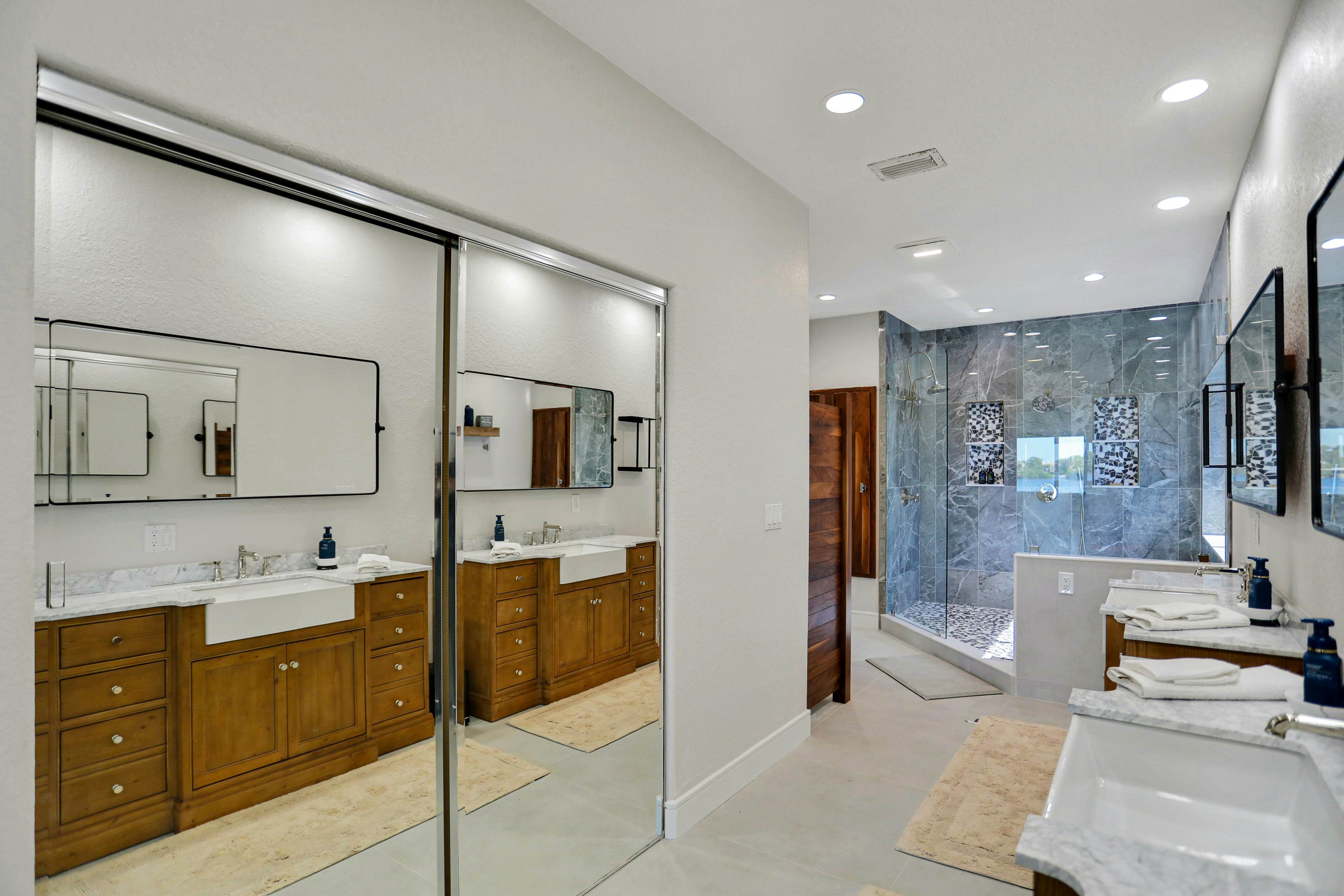 Luxurious waterfront home w pool game room dock