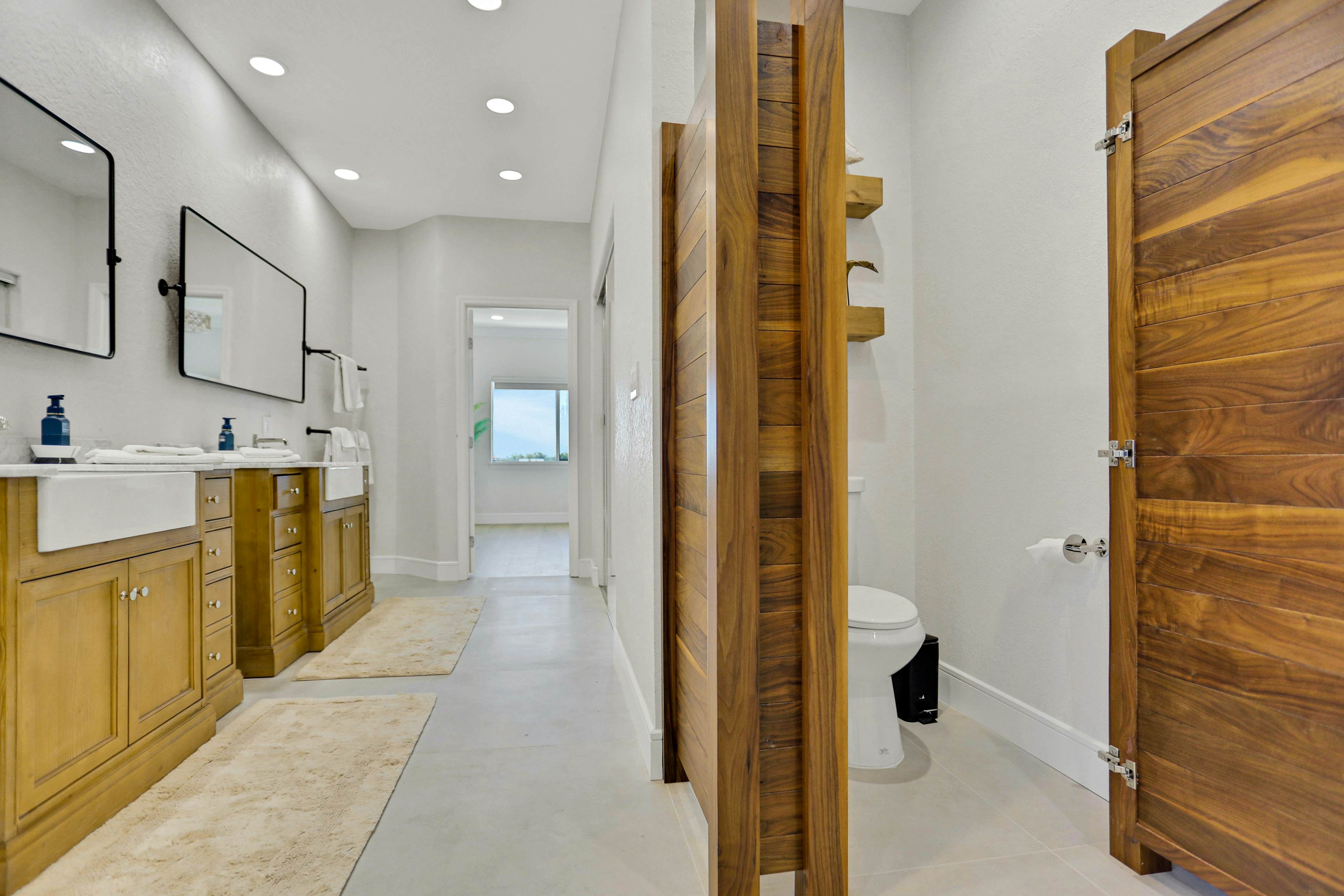 Luxurious waterfront home w pool game room dock