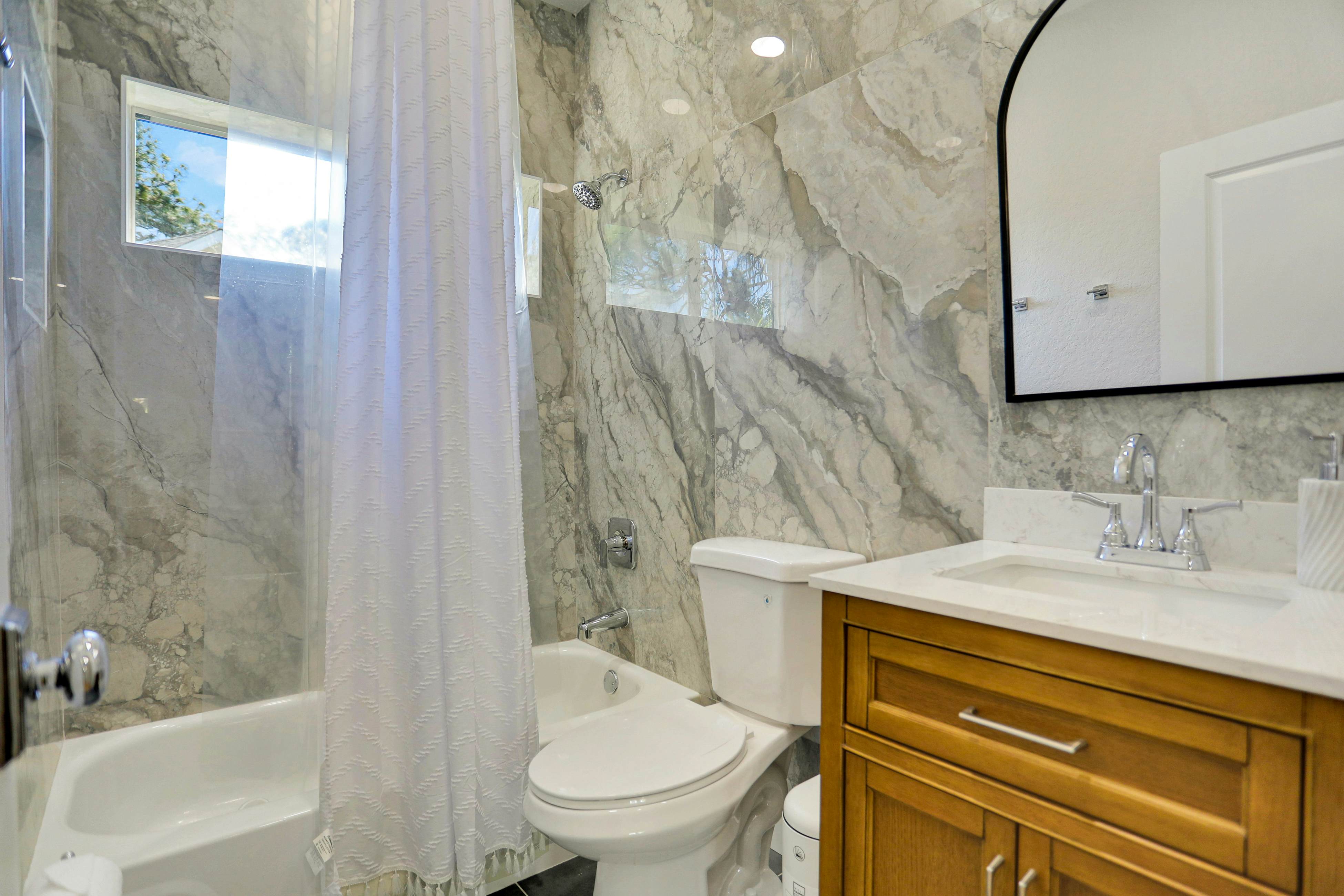 Luxurious waterfront home w pool game room dock