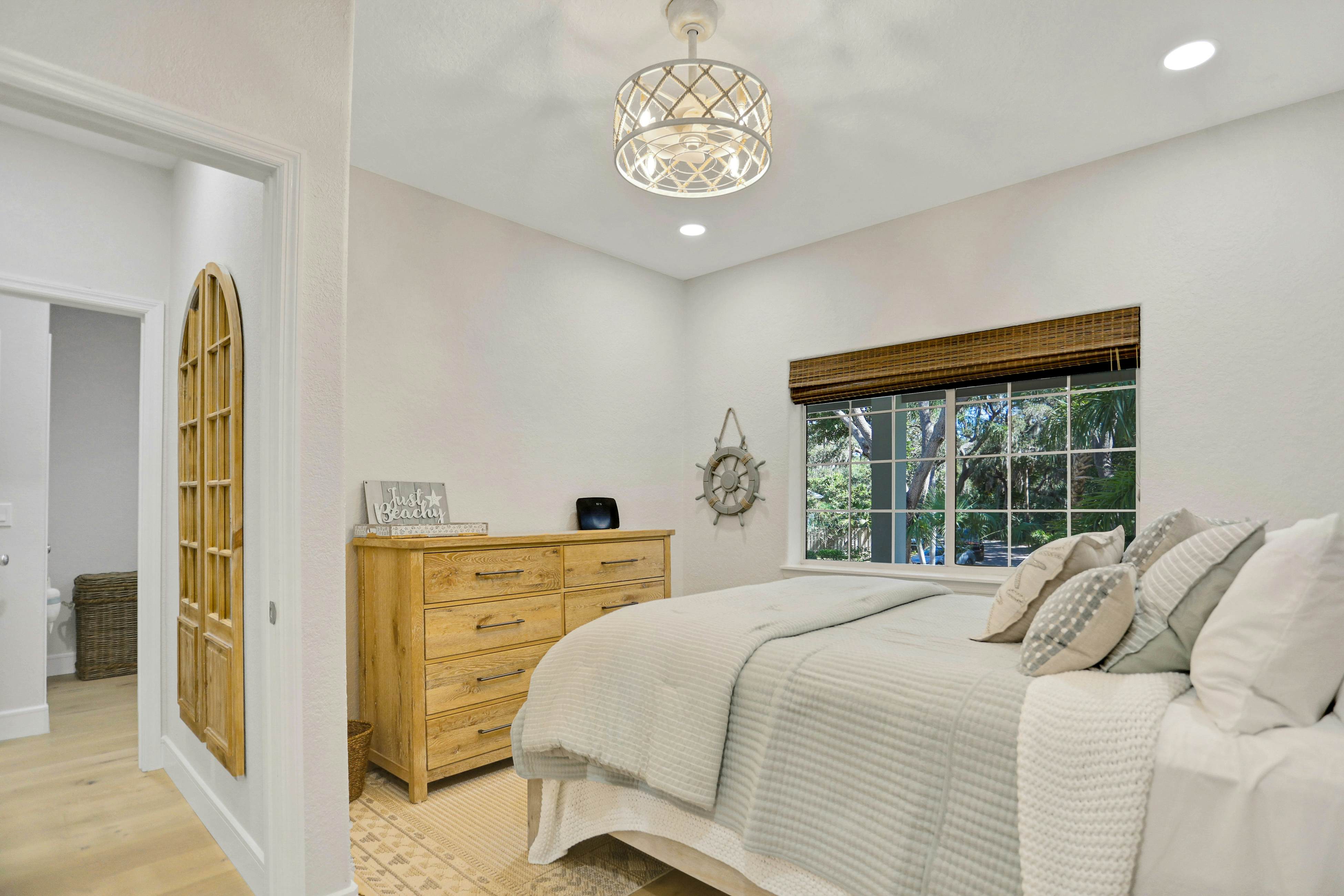 Luxurious waterfront home w pool game room dock