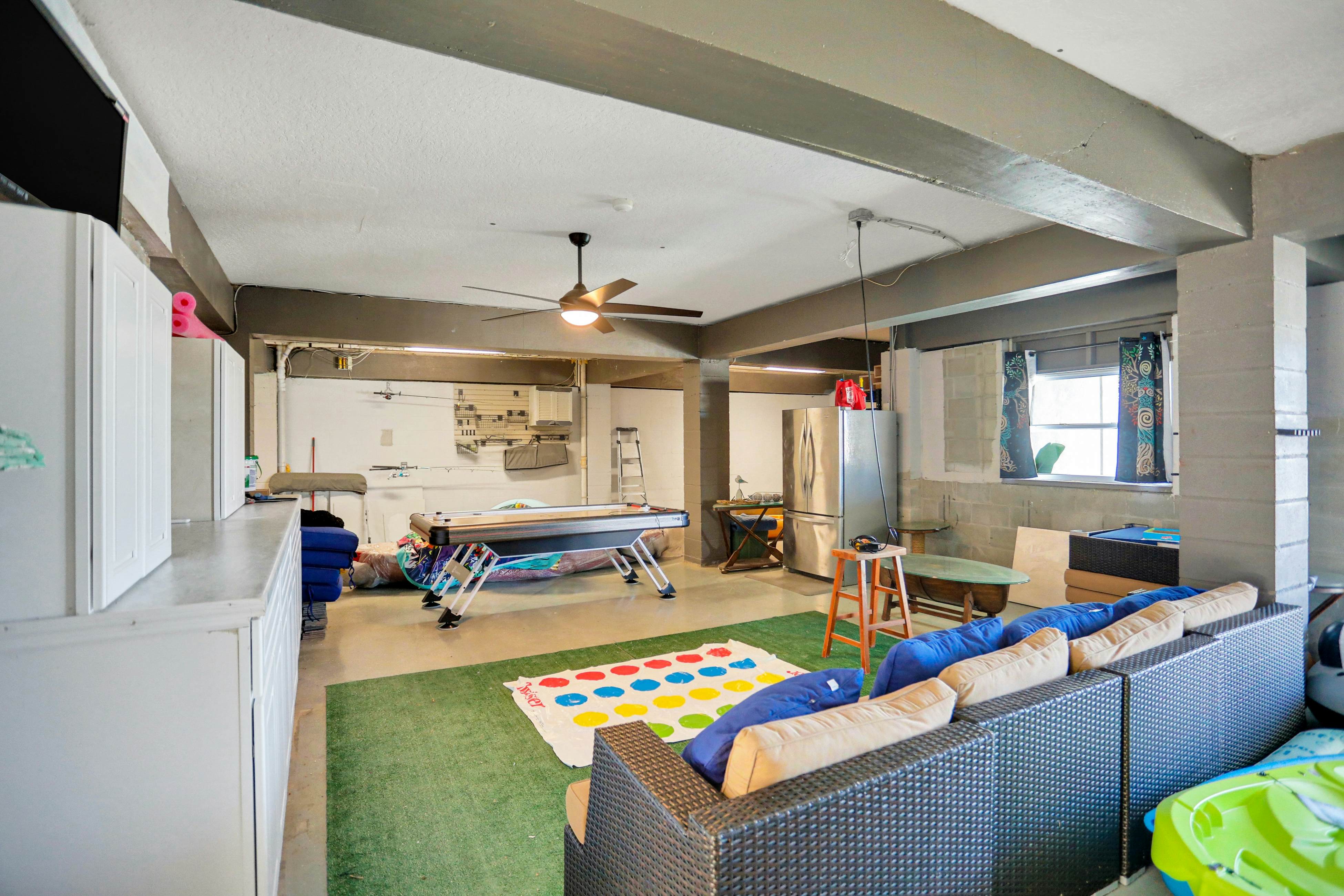 Luxurious waterfront home w pool game room dock