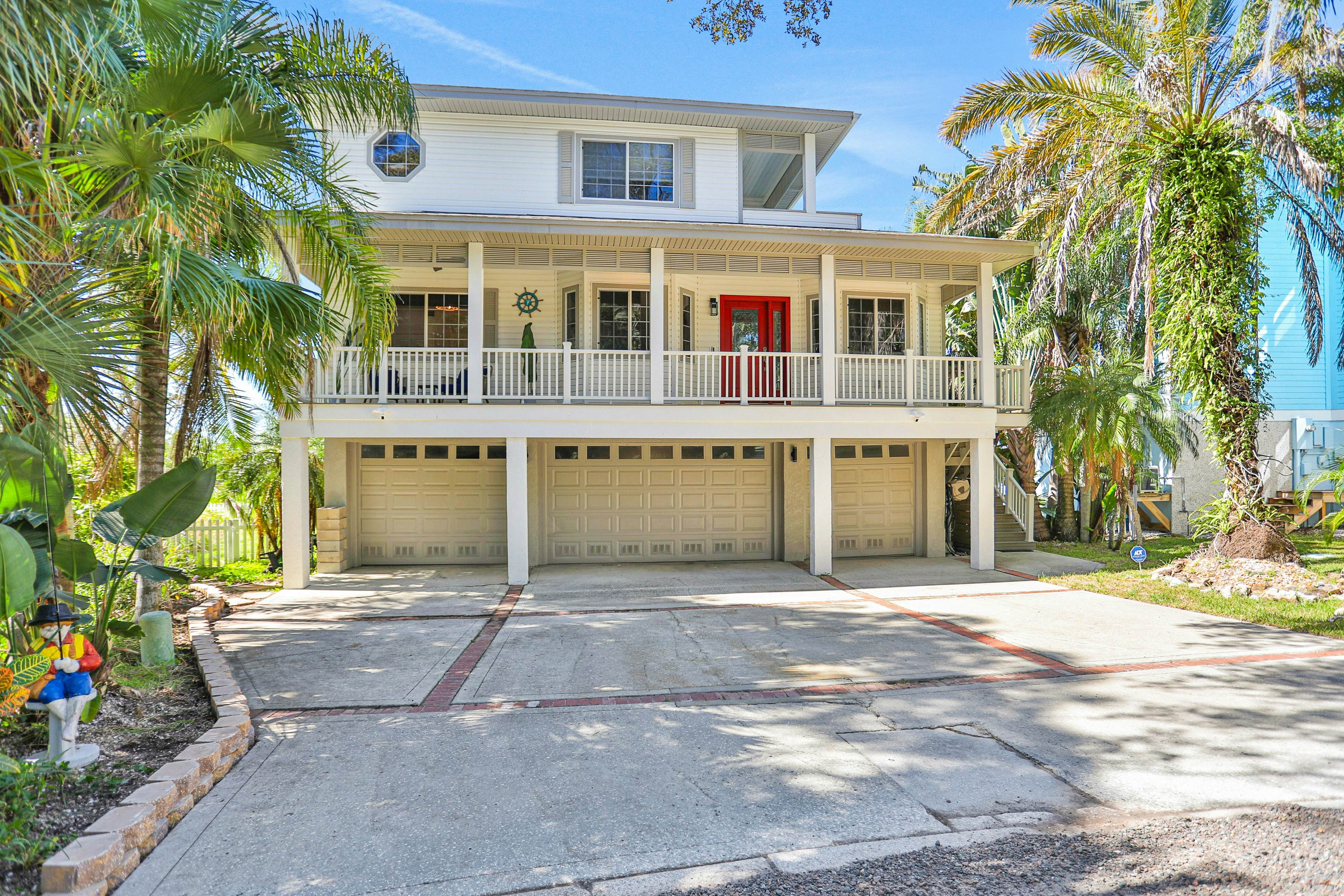 Luxurious waterfront home w pool game room dock