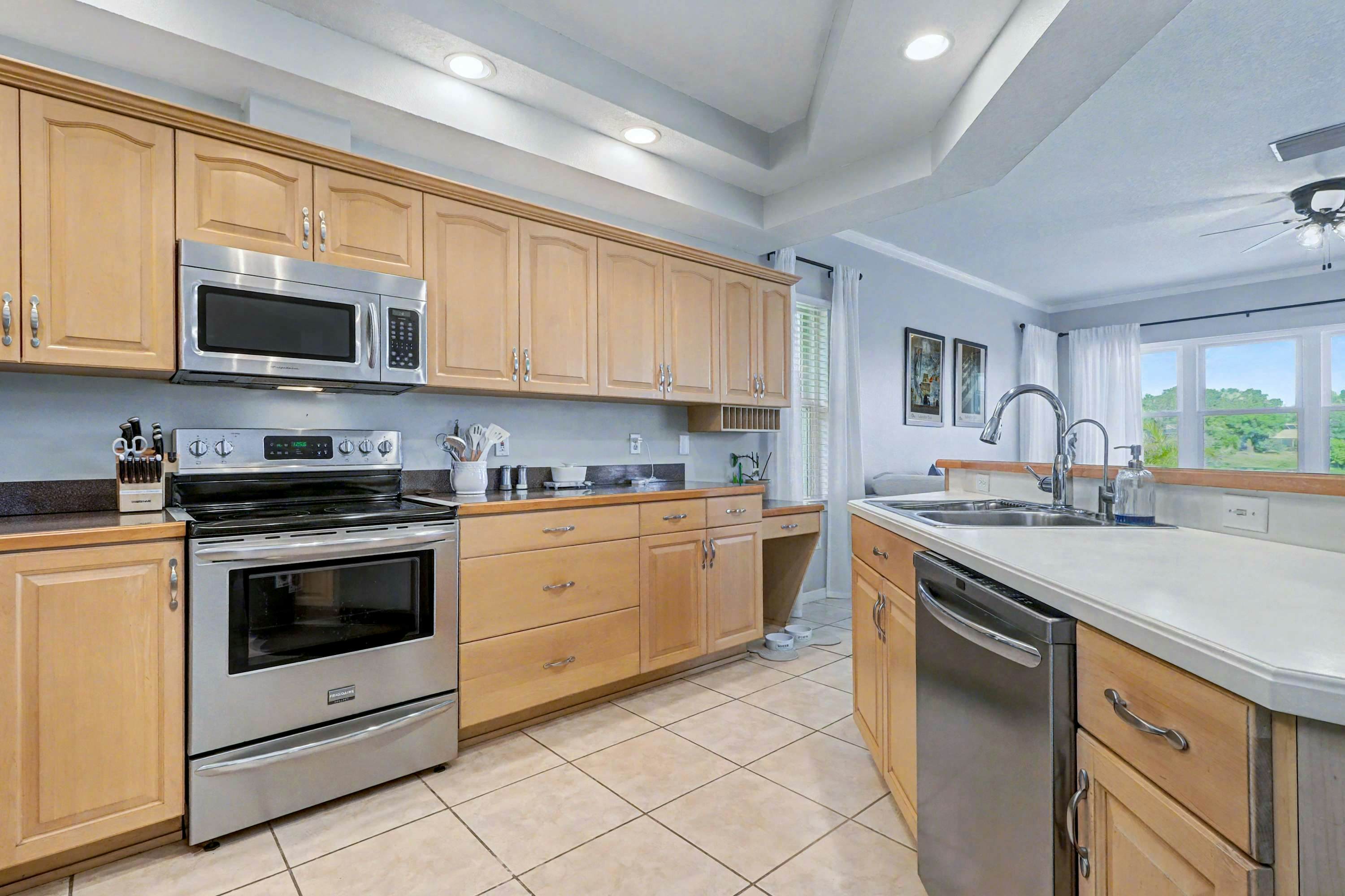 Palm Harbor Retreat with Pool, Firepit, Pool Table & Pet-Friendly