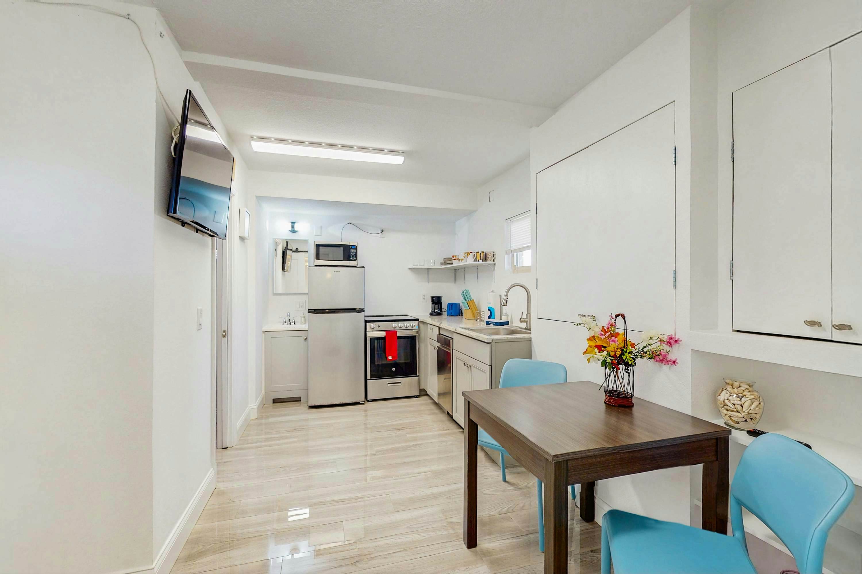 Beachfront condo with pool and island vibes