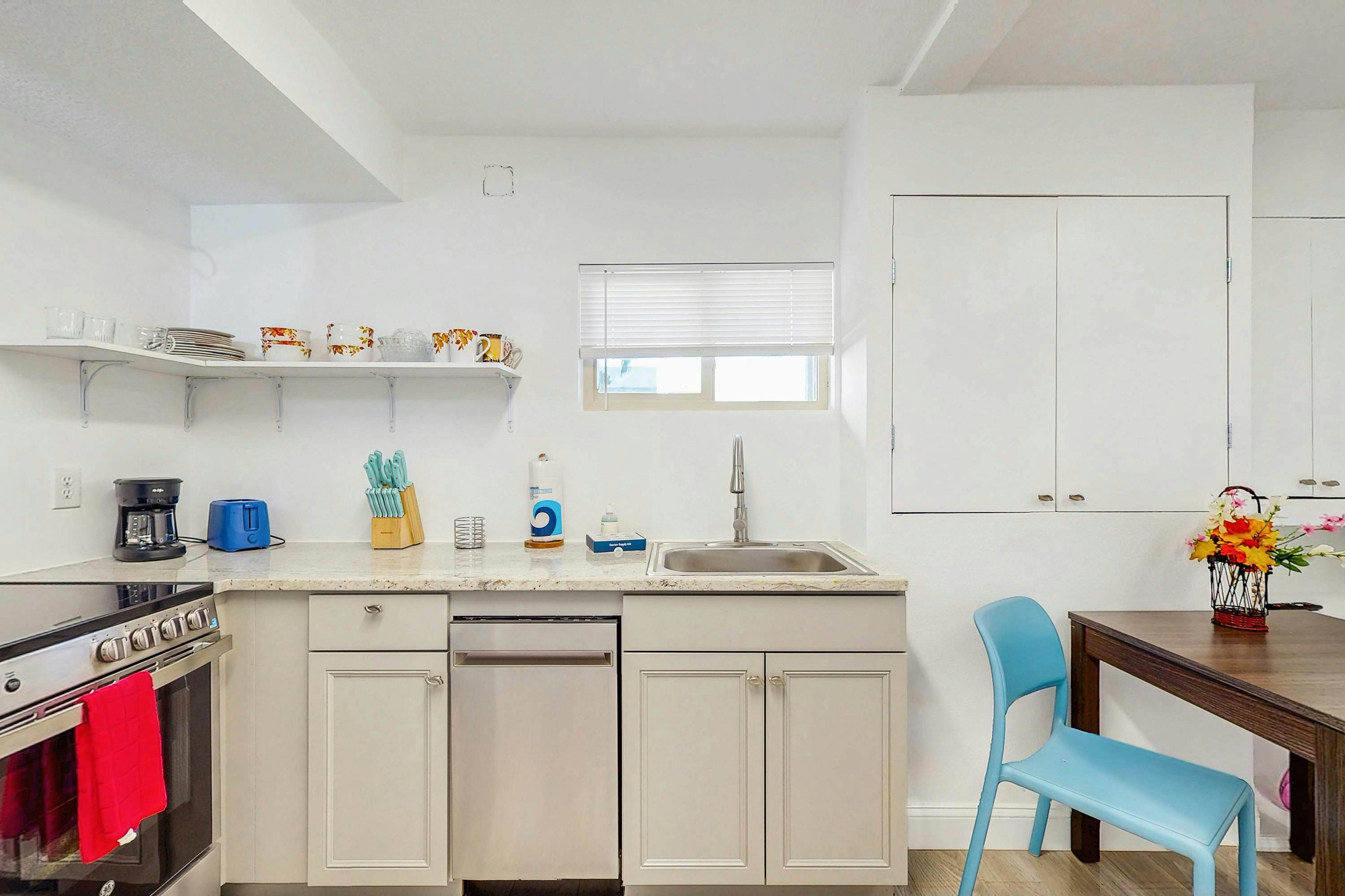 Beachfront condo with pool and island vibes