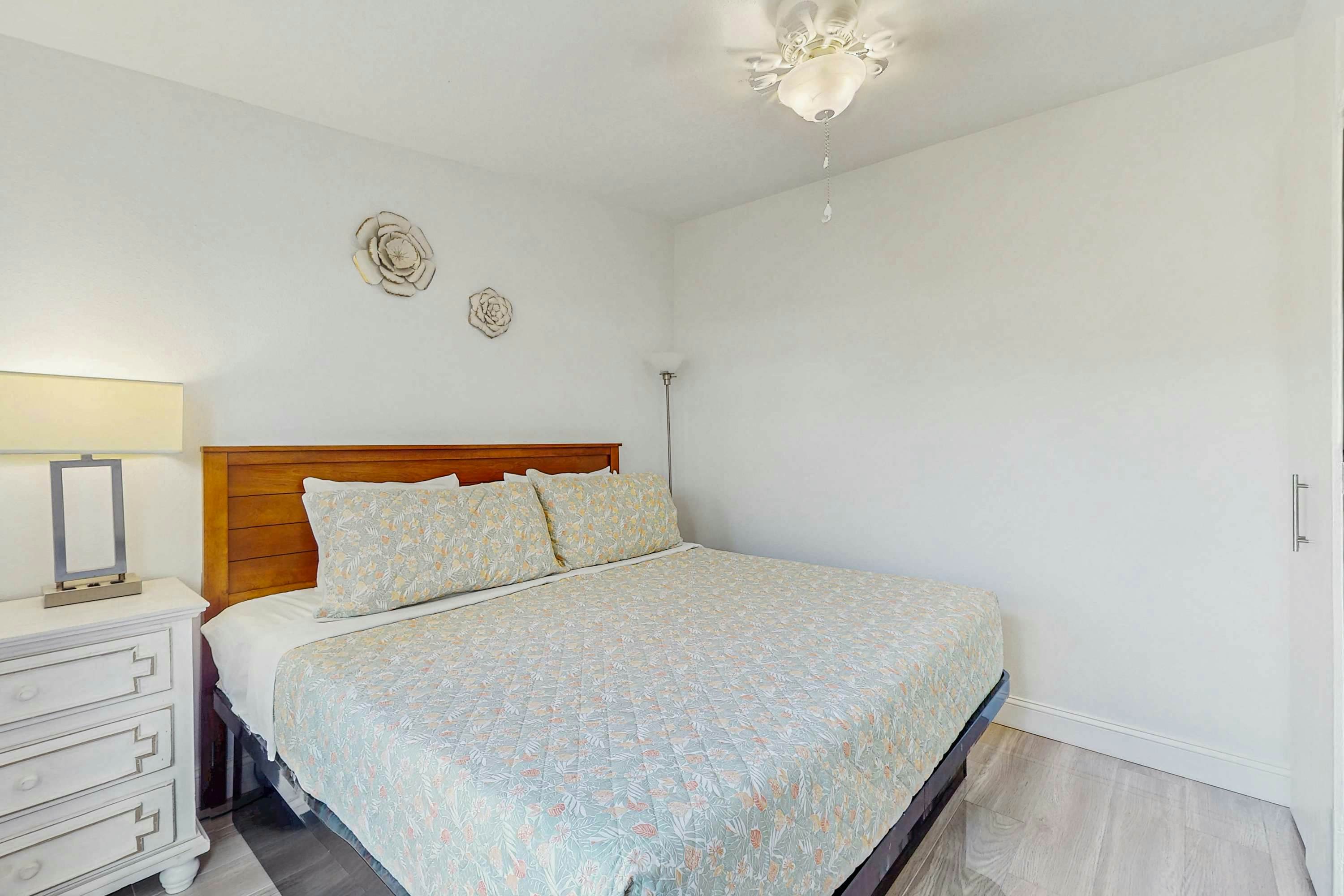 Beachfront condo with pool and island vibes