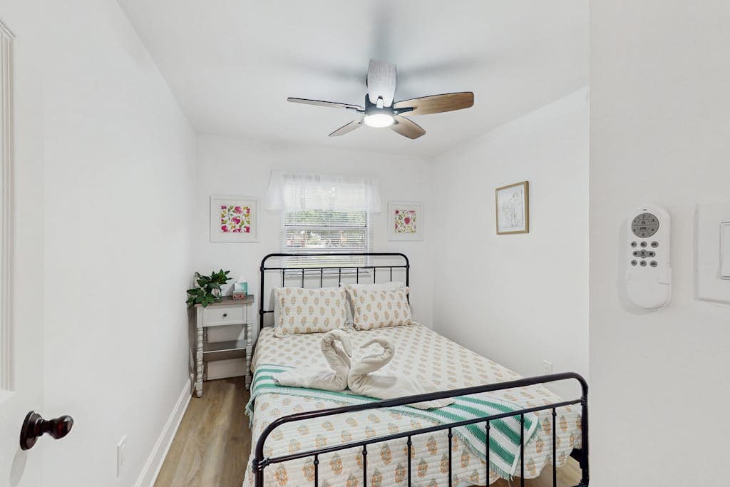 Charming and cozy duplex retreat close to downtown Tampa stadiums and Bay WIFI