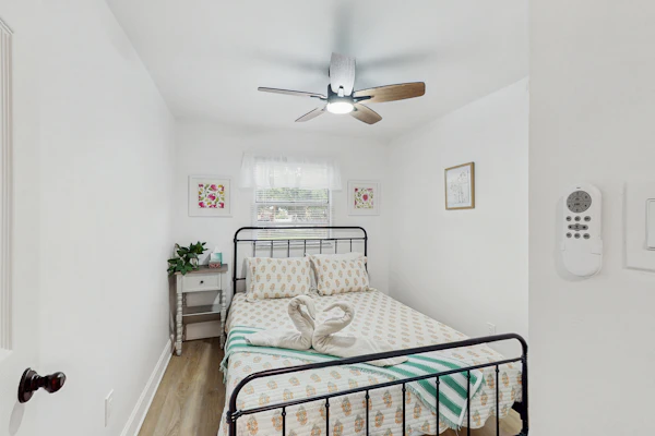 Charming and cozy duplex retreat close to downtown Tampa stadiums and Bay WIFI