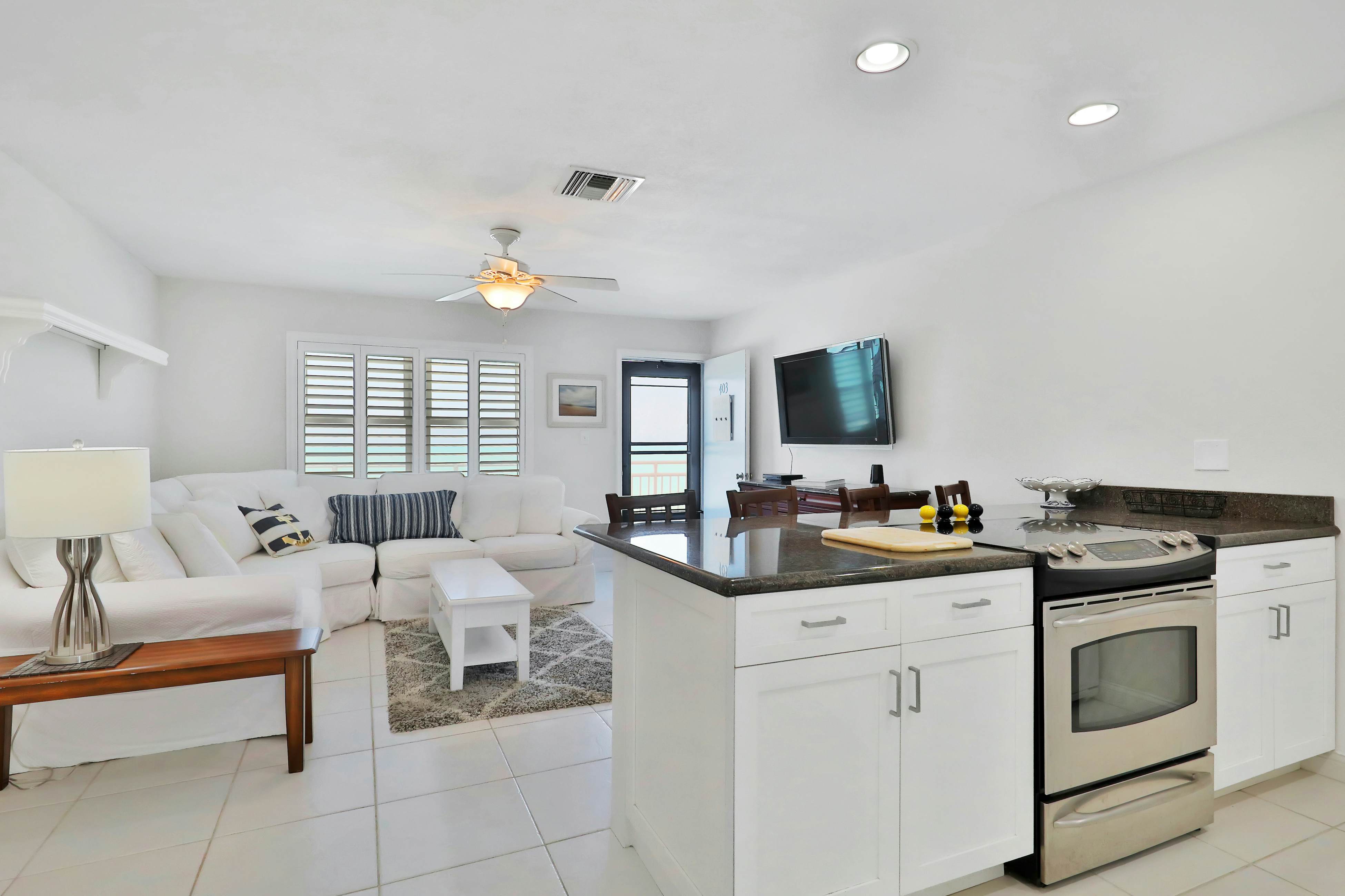 Bright, Gulf front condo just steps from the beach