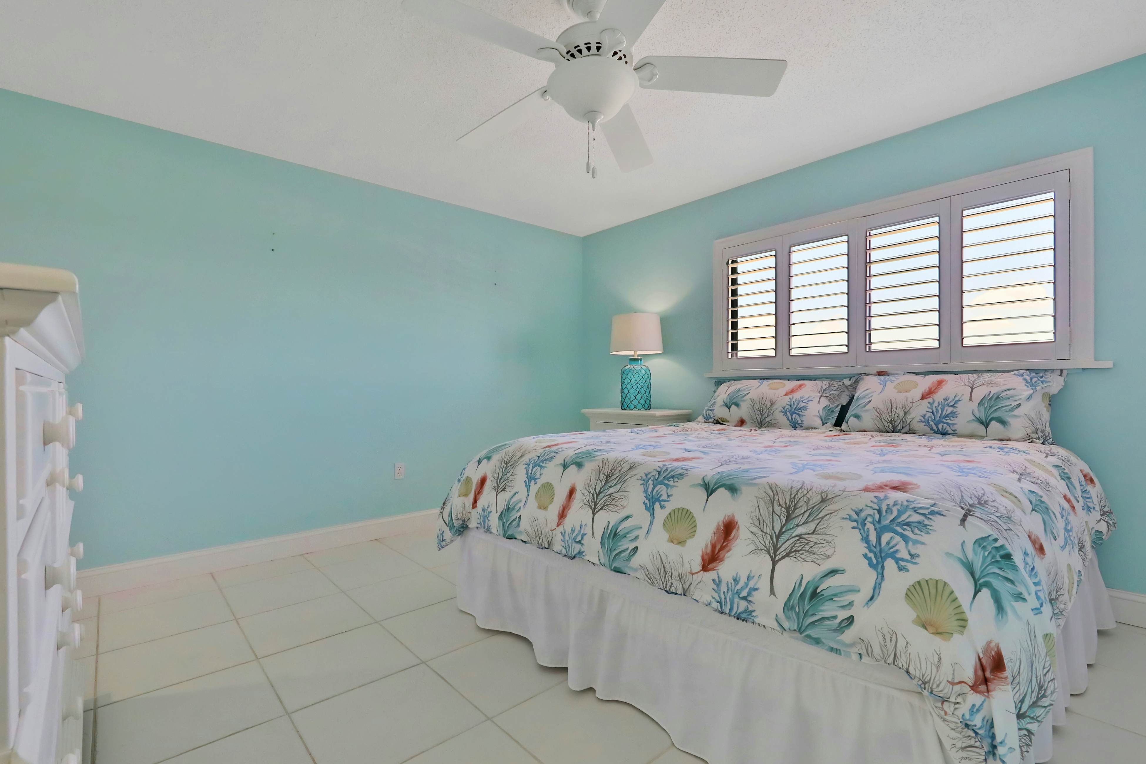 Bright, Gulf front condo just steps from the beach
