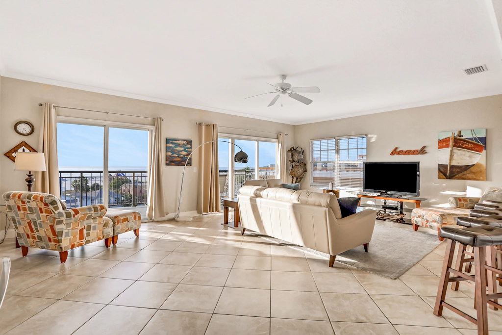 Top floor condo near the beach with pool hot tub washer dryer