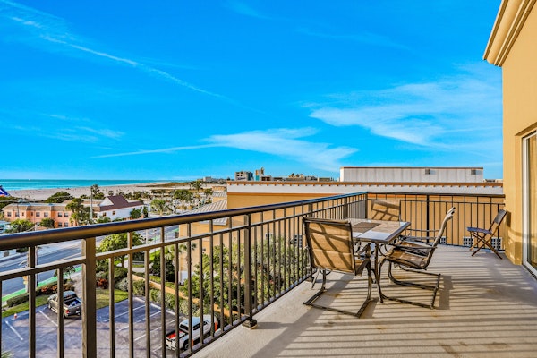 Top floor condo near the beach with pool hot tub washer dryer