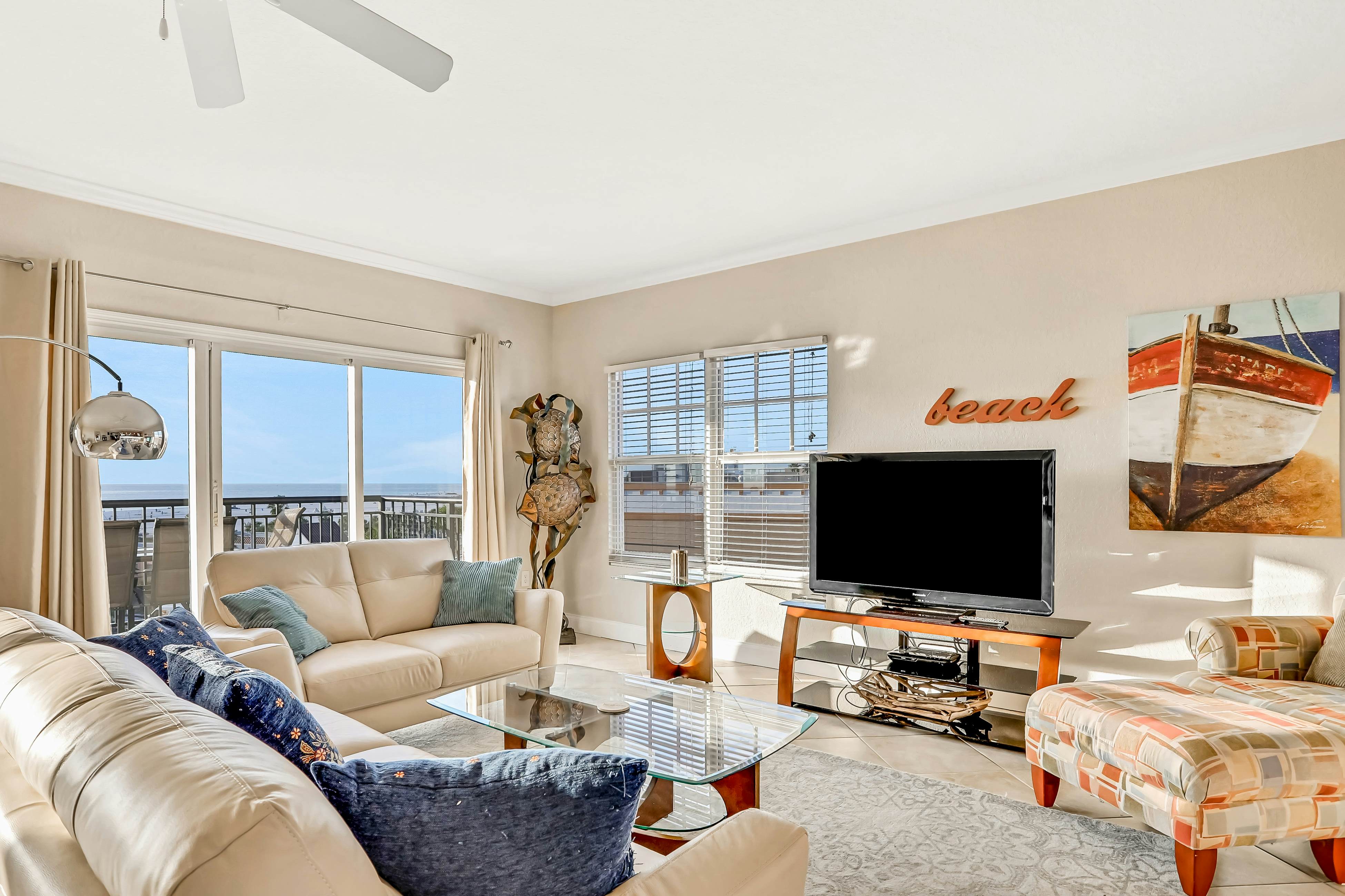 Top floor condo near the beach with pool, hot tub, washer/dryer