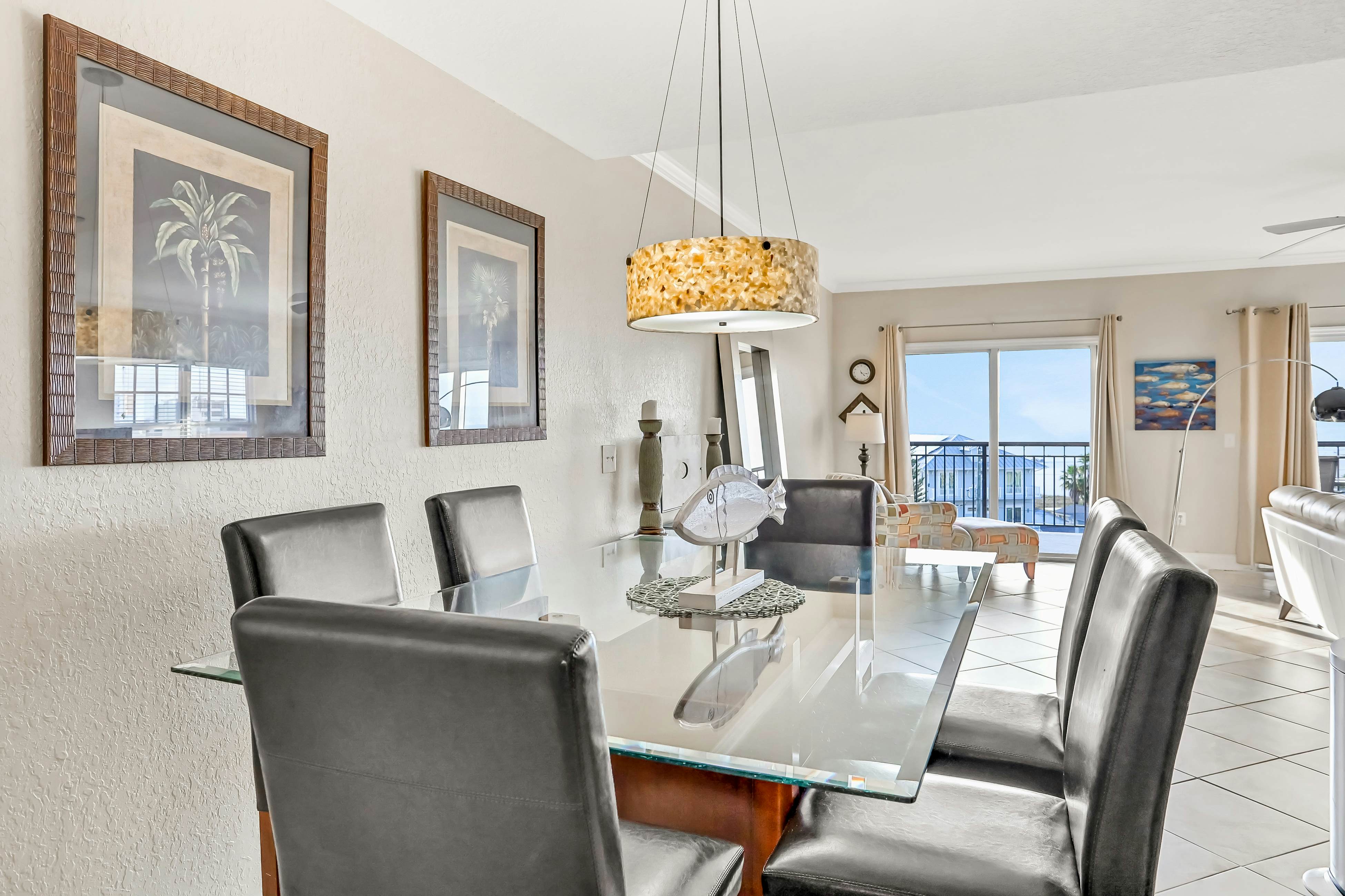 Top floor condo near the beach with pool, hot tub, washer/dryer