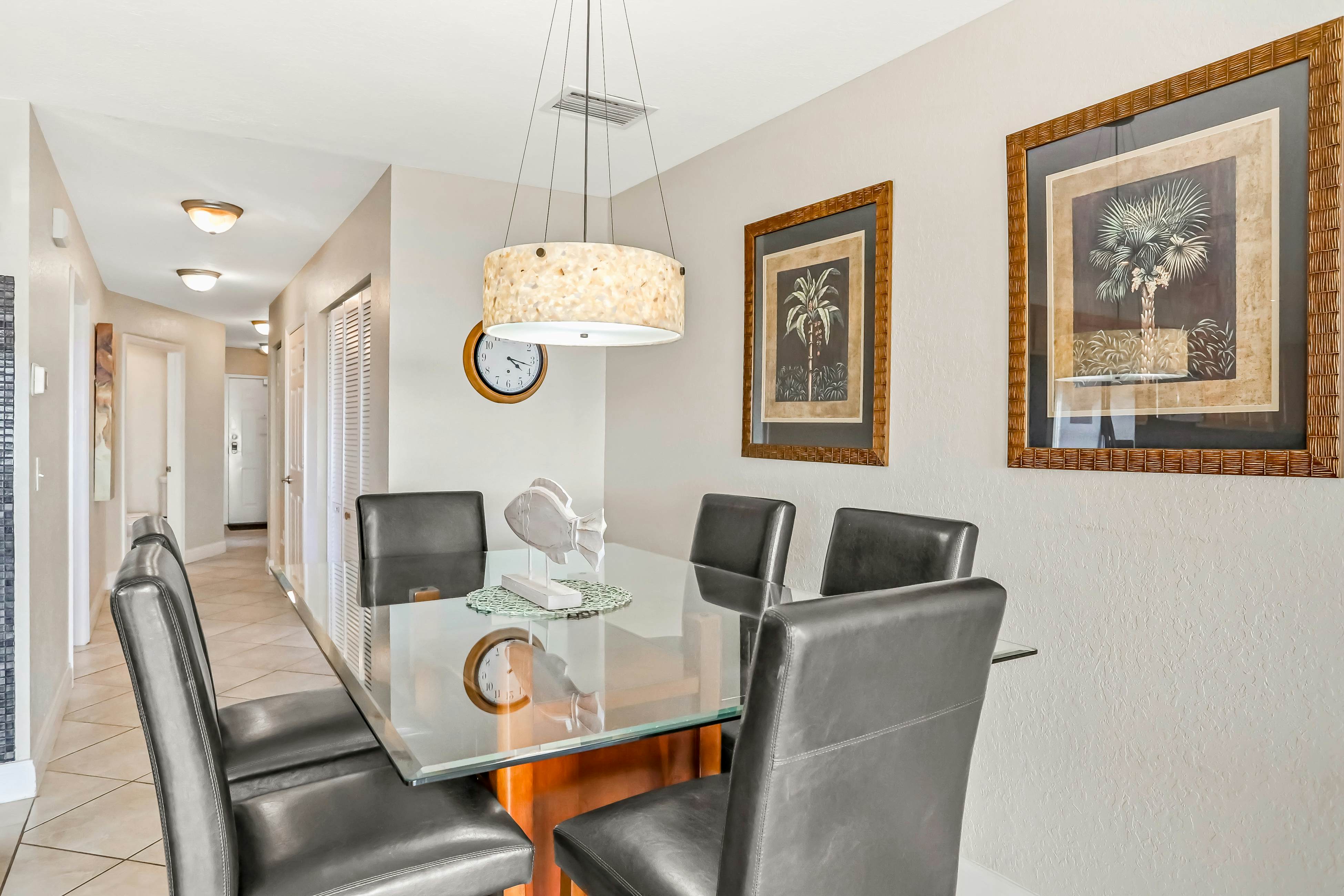 Top floor condo near the beach with pool, hot tub, washer/dryer