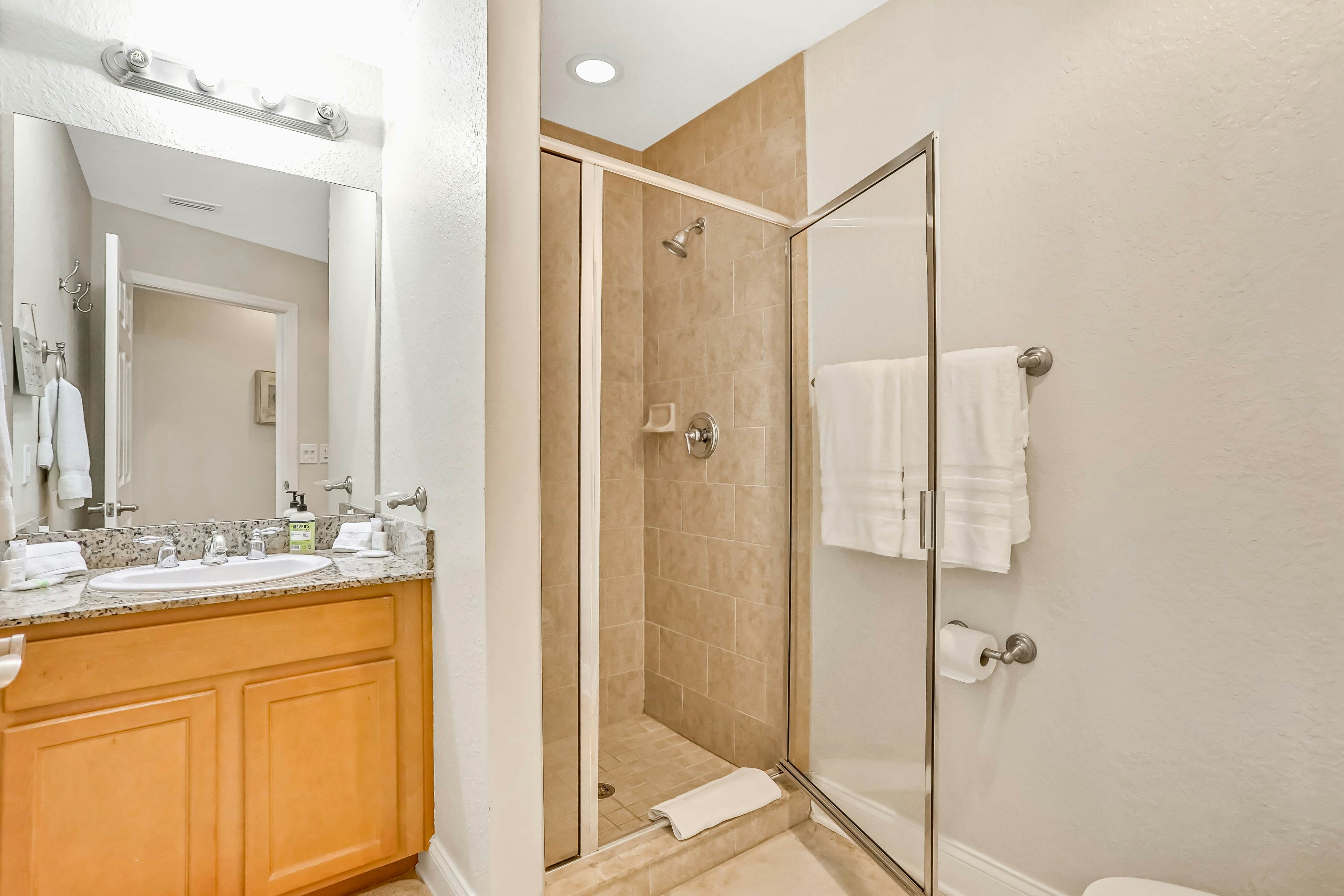 Top floor condo near the beach with pool, hot tub, washer/dryer