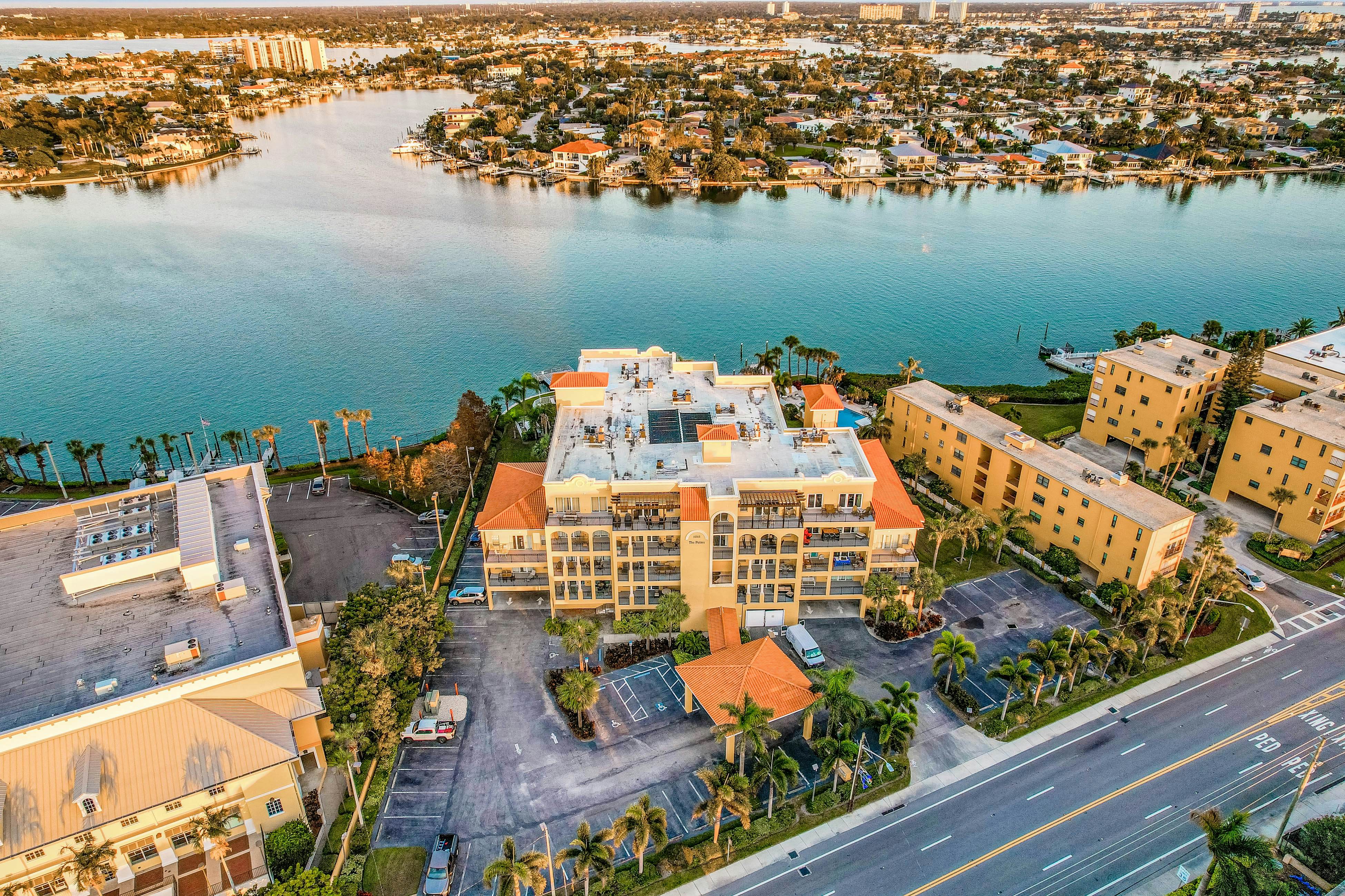 Top floor condo near the beach with pool, hot tub, washer/dryer