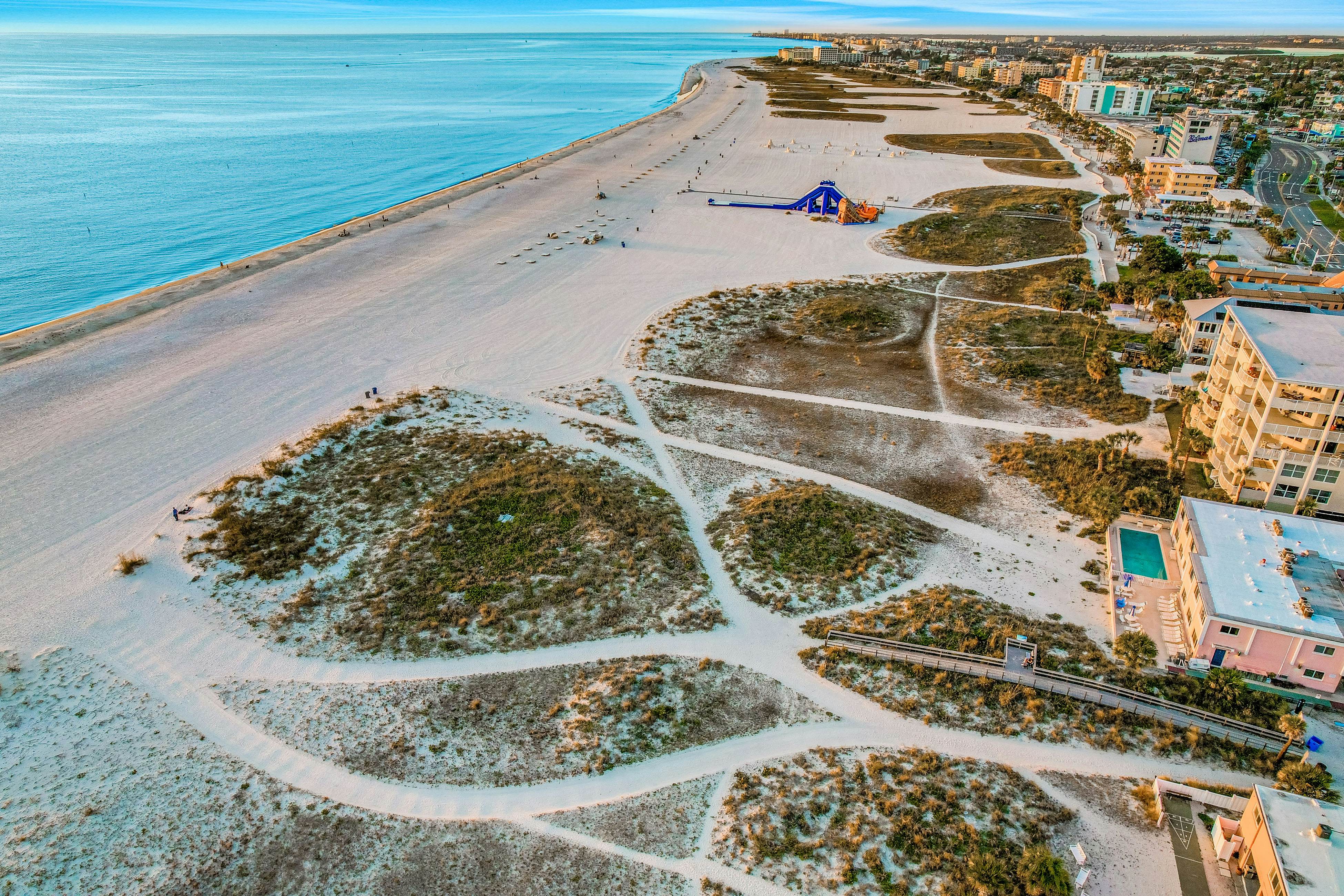 Top floor condo near the beach with pool, hot tub, washer/dryer