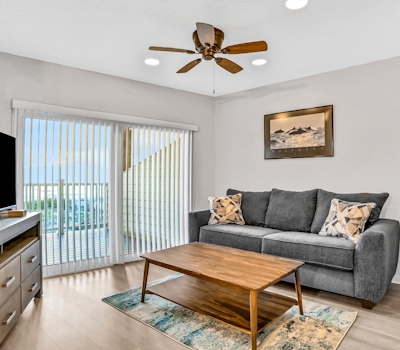 Charming Gulf front condo with balcony full kitchen central AC and WD