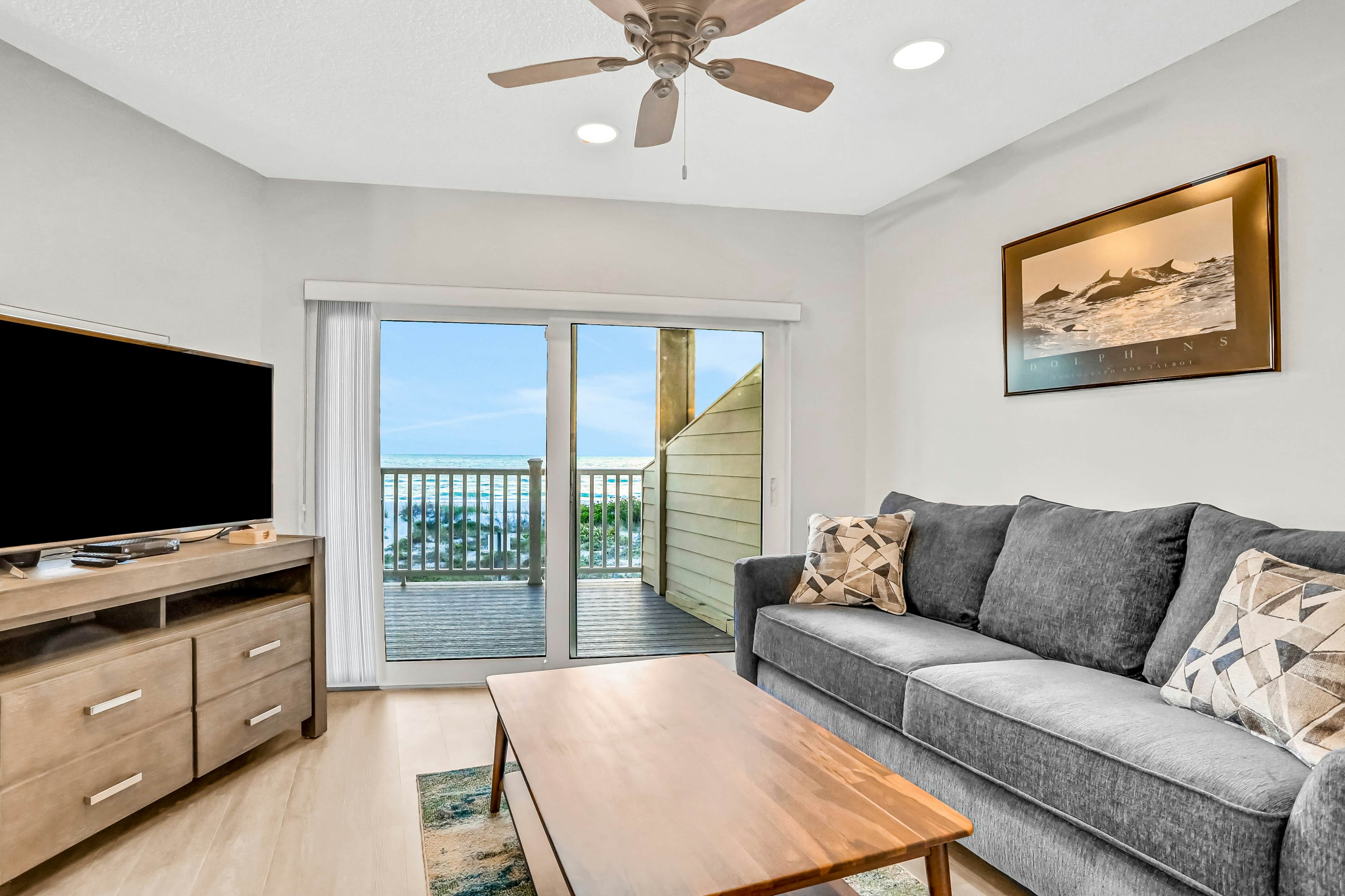 Charming Gulf front condo with balcony, full kitchen, central AC, & W/D