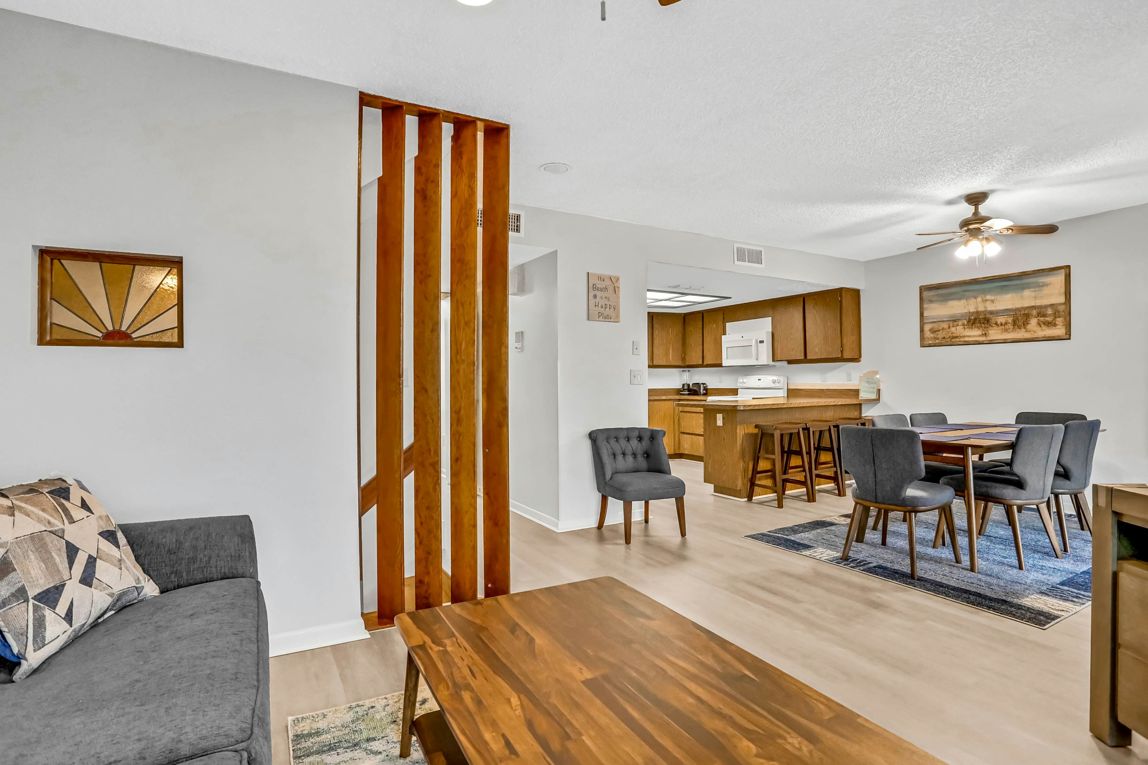 Charming Gulf front condo with balcony, full kitchen, central AC, & W/D