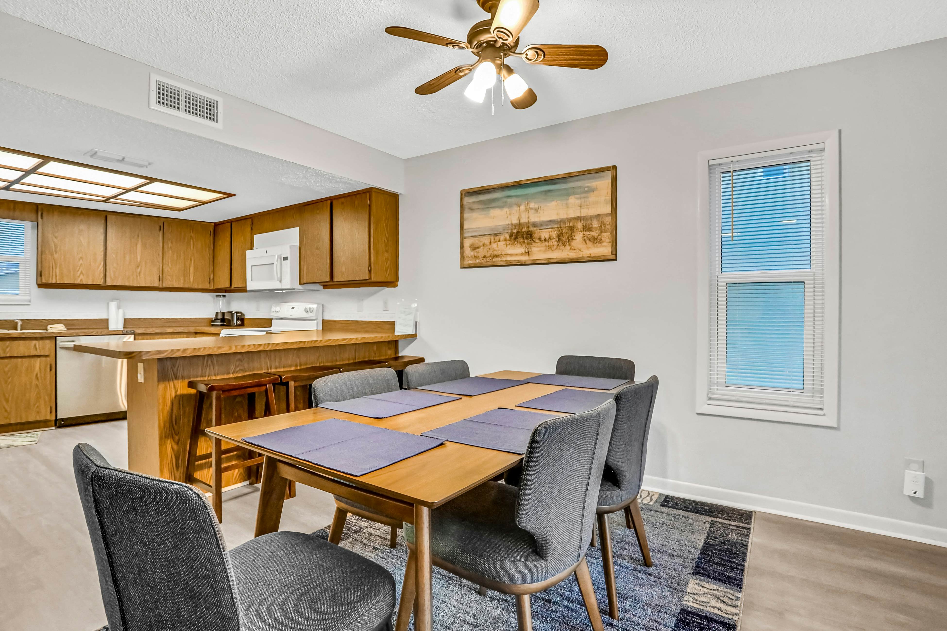 Charming Gulf front condo with balcony, full kitchen, central AC, & W/D