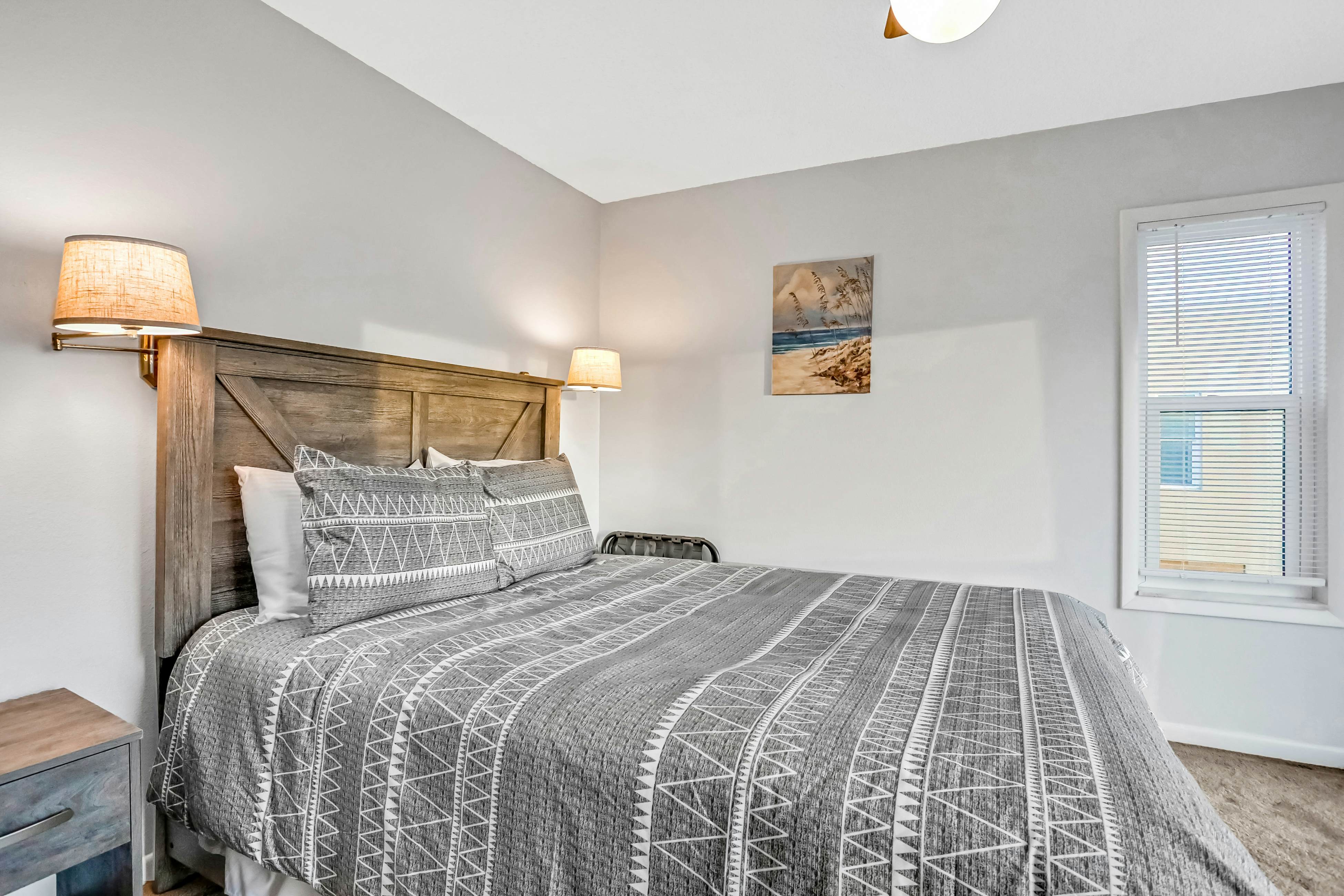 Charming Gulf front condo with balcony, full kitchen, central AC, & W/D