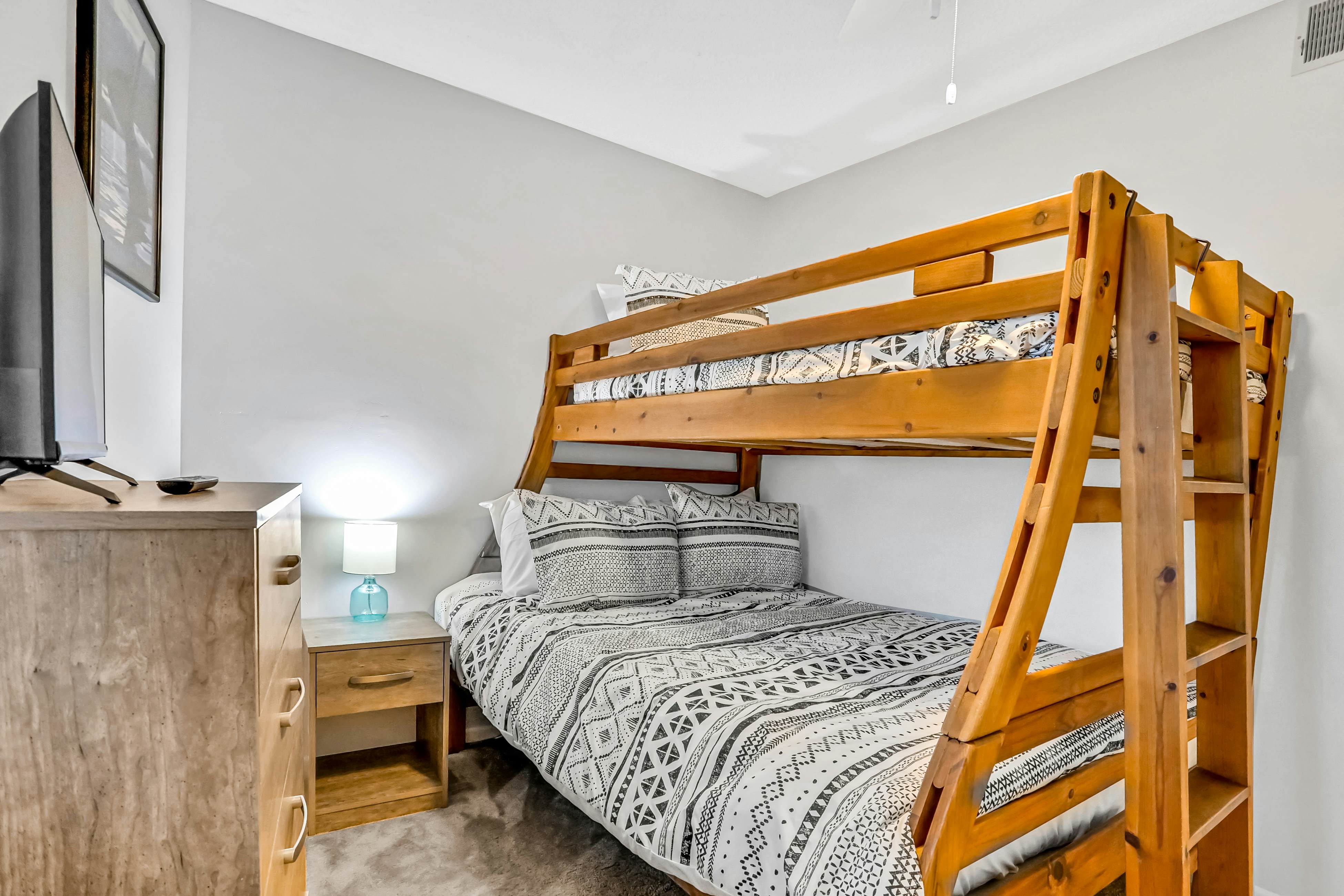 Charming Gulf front condo with balcony, full kitchen, central AC, & W/D