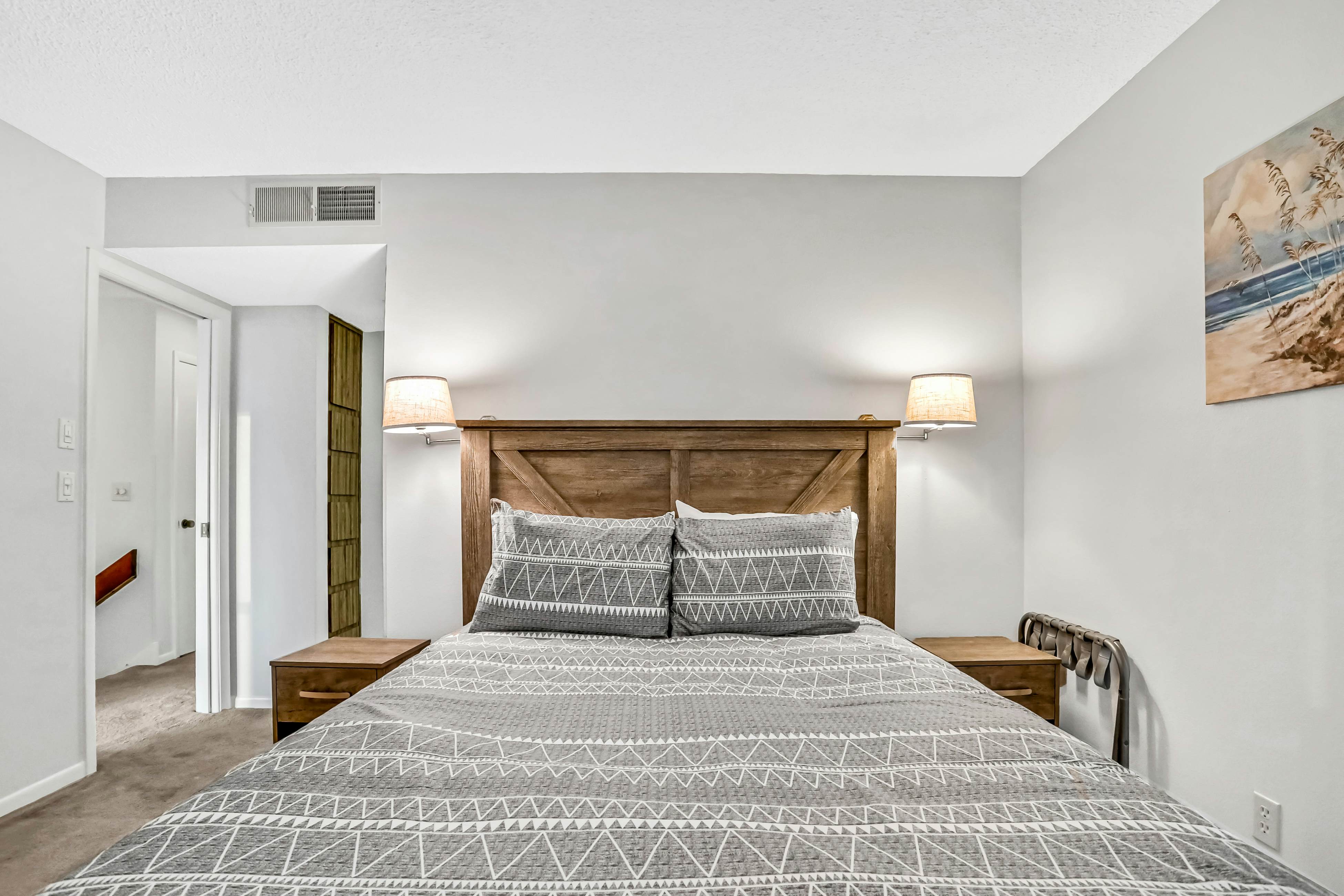 Charming Gulf front condo with balcony, full kitchen, central AC, & W/D