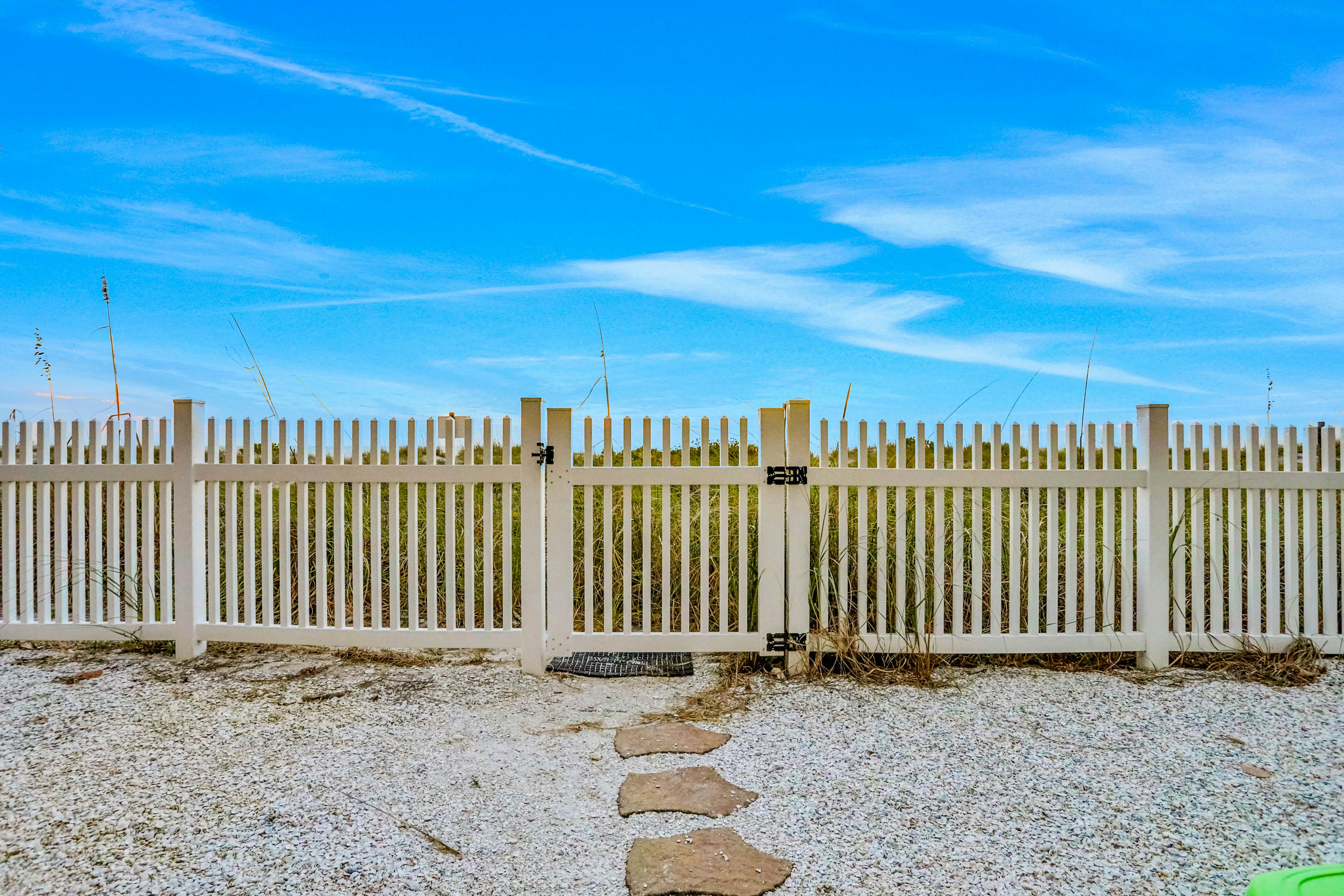 Charming Gulf front condo with balcony, full kitchen, central AC, & W/D