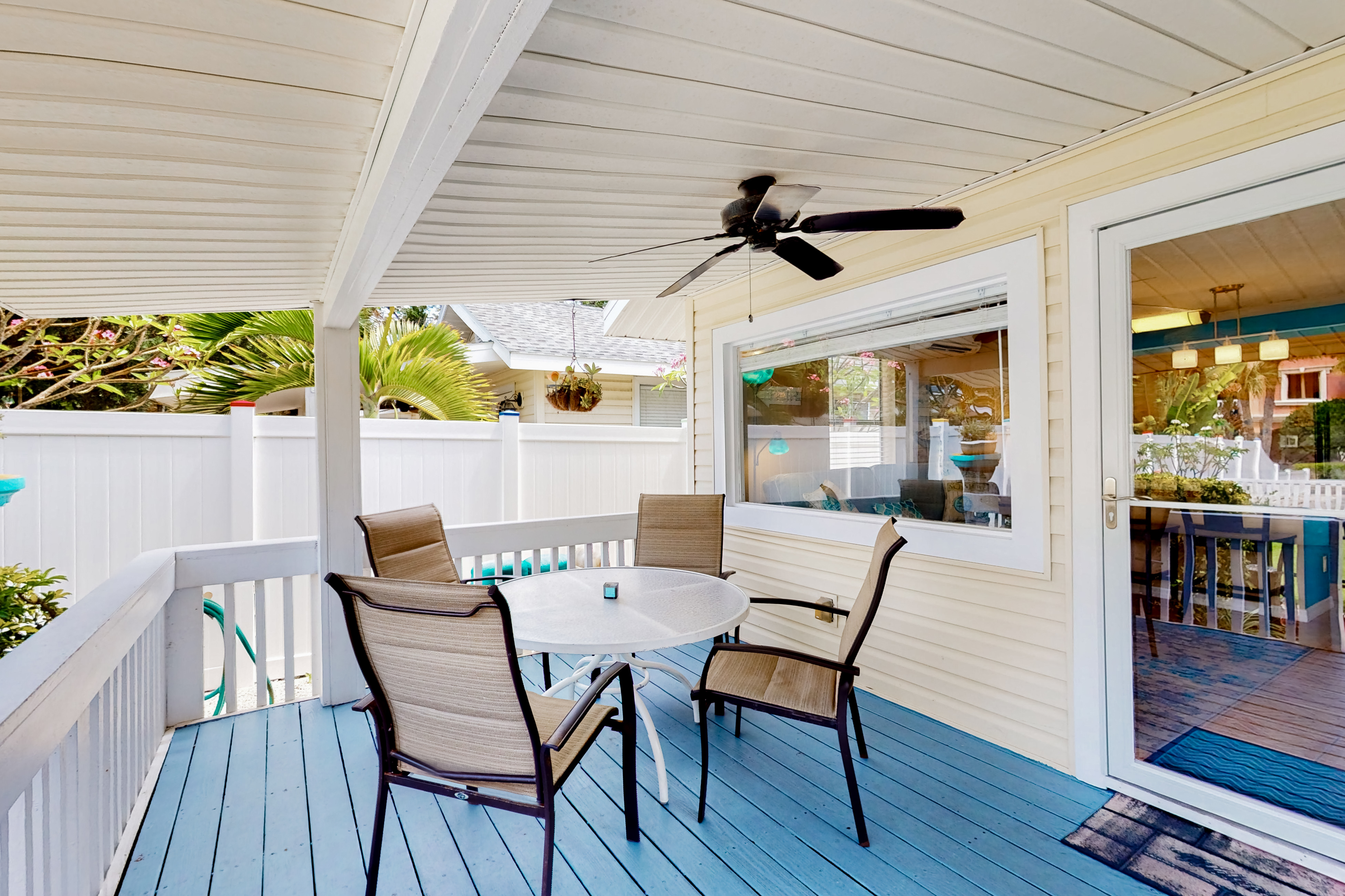 3 Cozy Cottages with Kitchens, AC & Shared Yard