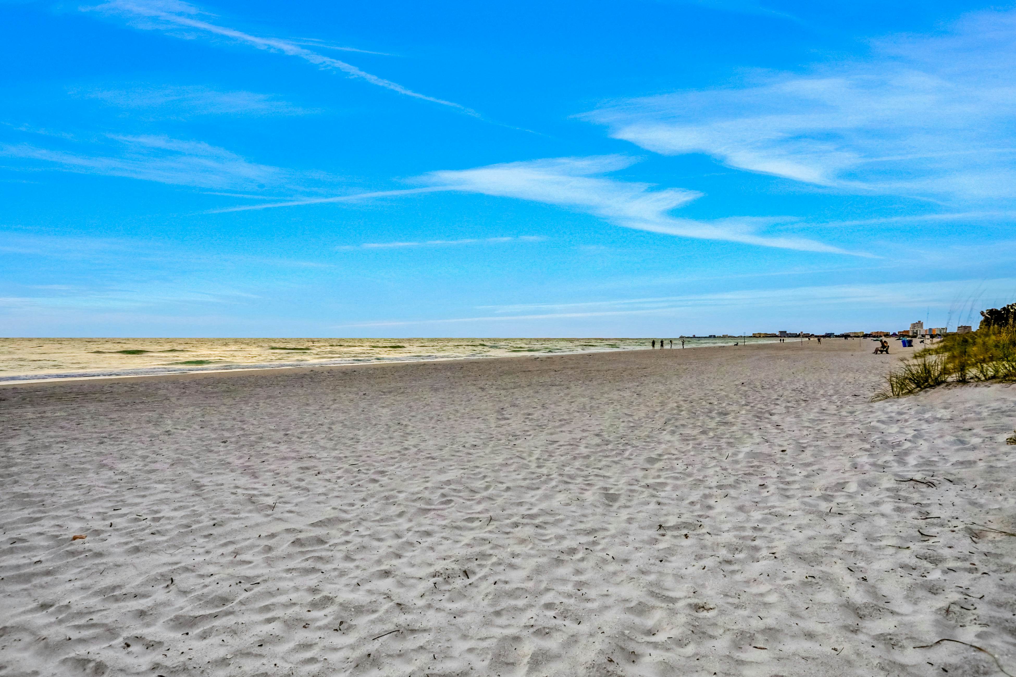 Charming, single-level cottage with a kitchen, enclosed yard, & fast WiFi