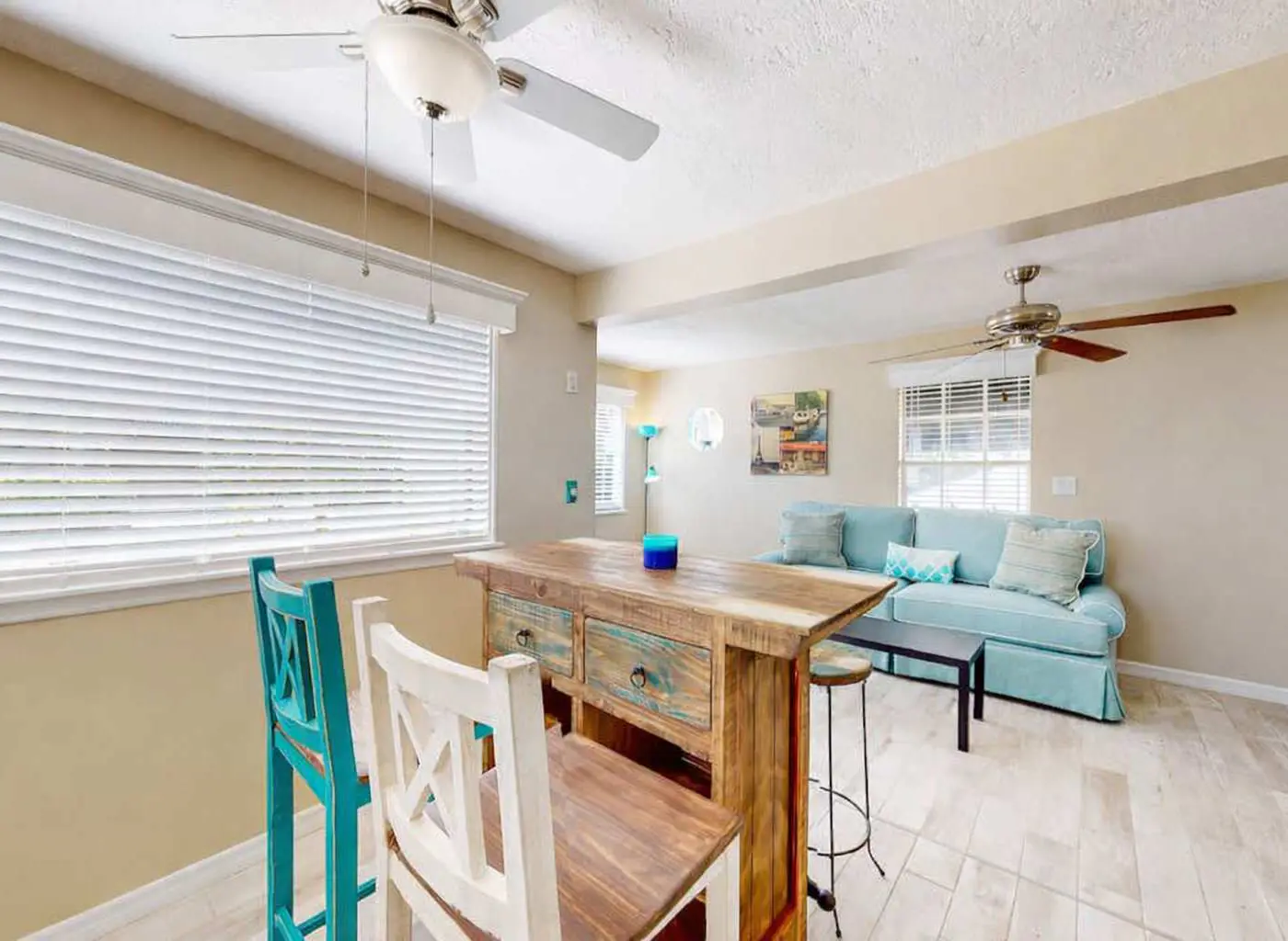 Adorable cottage near the beach with WiFi full kitchen and shared yard