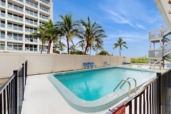 3rd floor beachfront condo with beach access pool Gulf views WD balcony AC