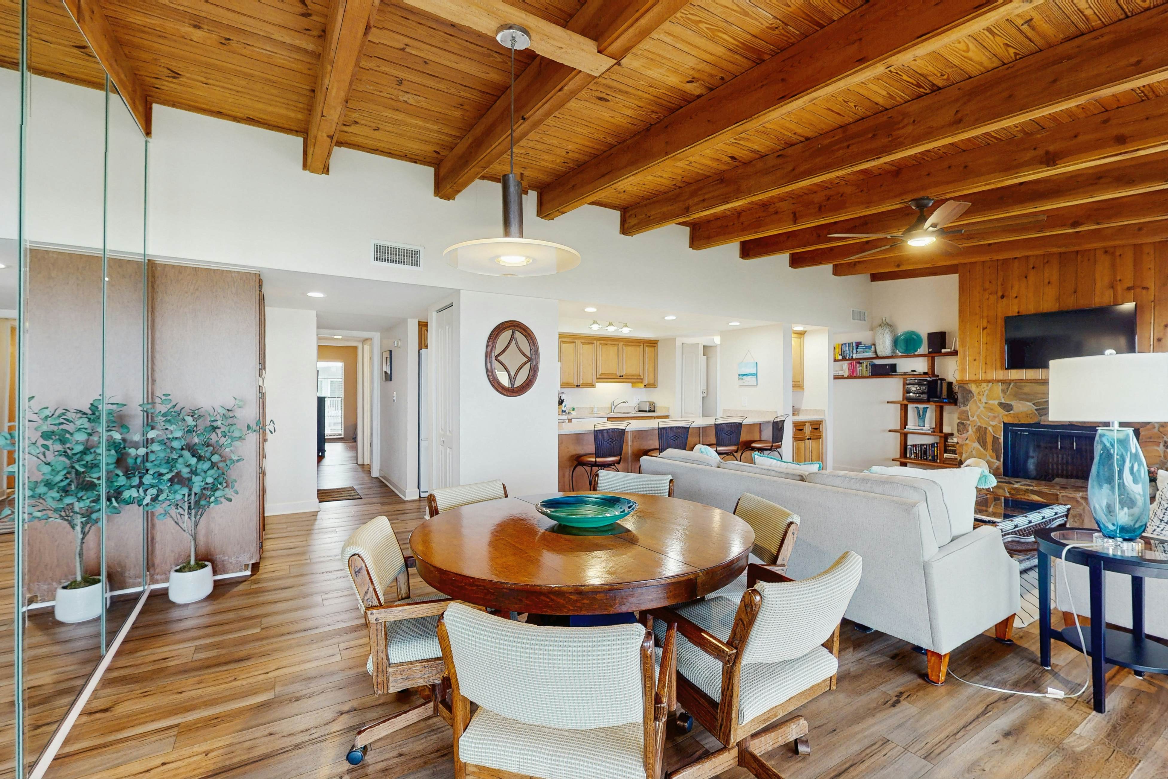 3rd-floor beachfront condo with beach access, pool, Gulf views, W/D, balcony, AC