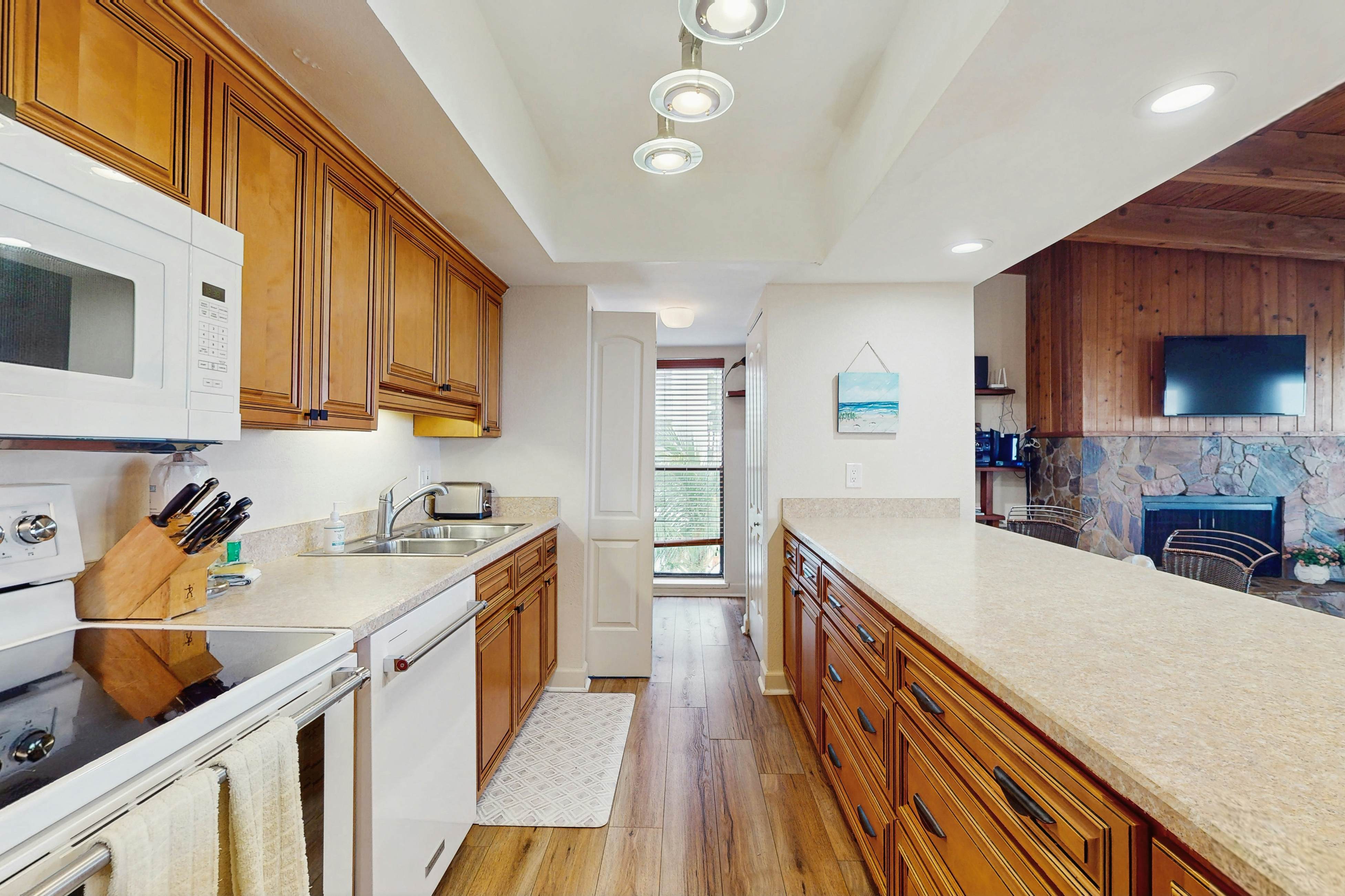 3rd-floor beachfront condo with beach access, pool, Gulf views, W/D, balcony, AC