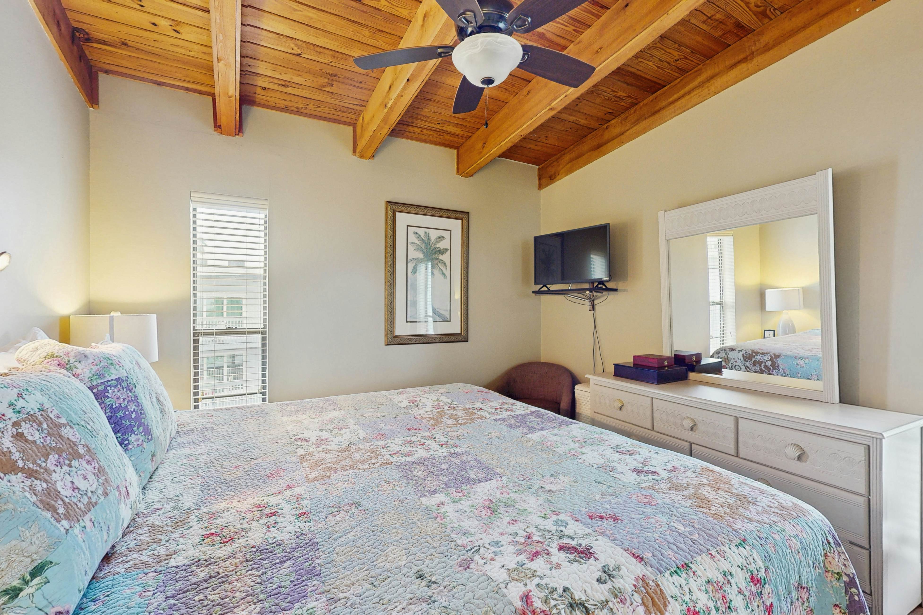 3rd-floor beachfront condo with beach access, pool, Gulf views, W/D, balcony, AC