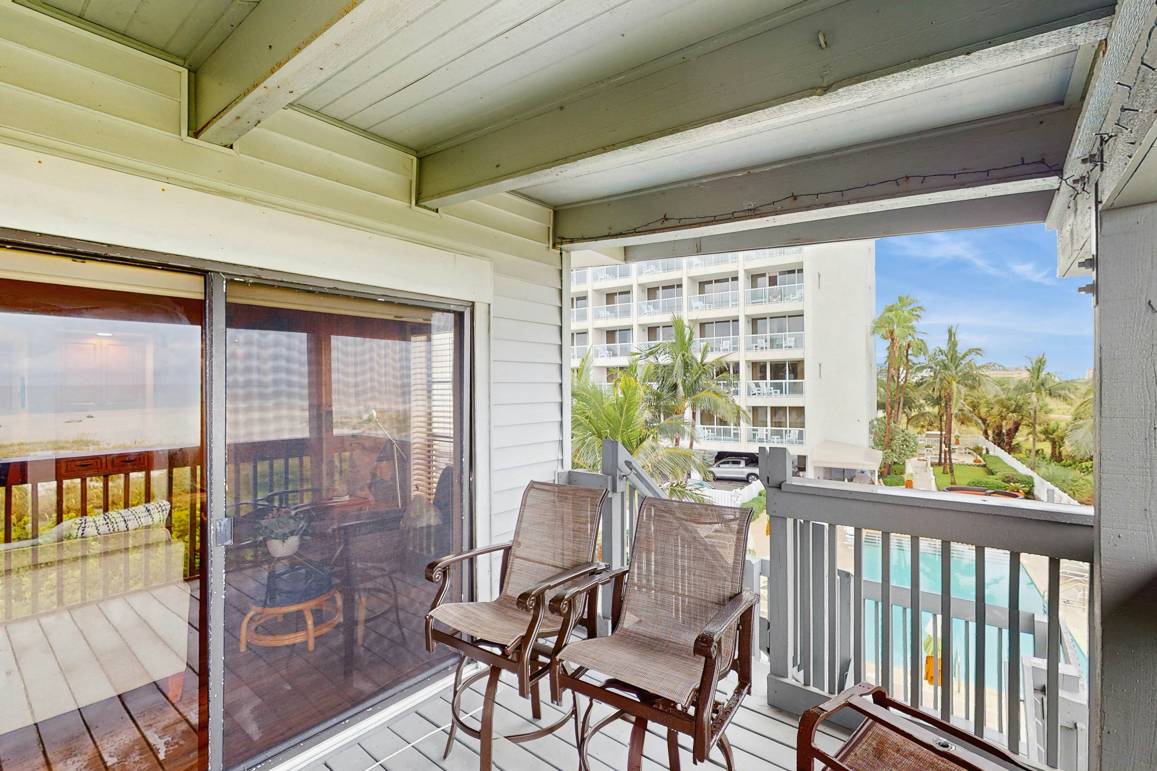 3rd-floor beachfront condo with beach access, pool, Gulf views, W/D, balcony, AC